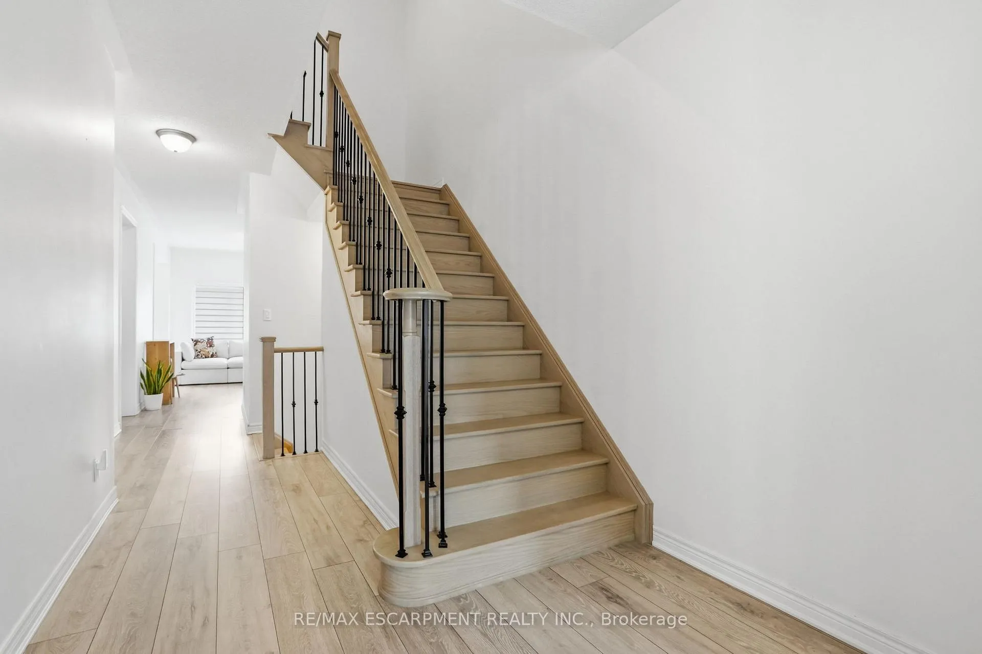 Photo 16 of 48 Harmony Way N, Thorold, Rolling Meadows — HOMEH