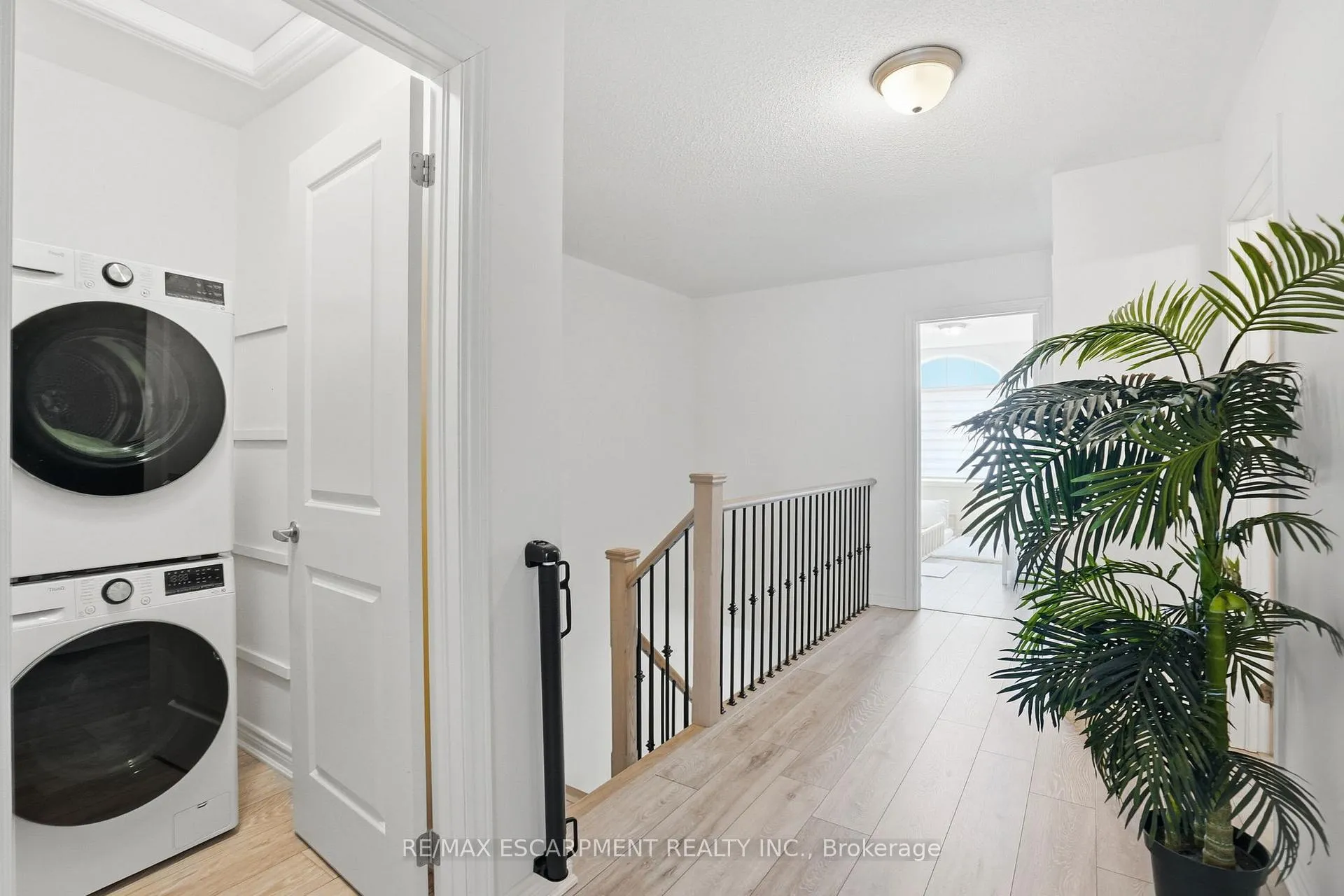 Photo 17 of 48 Harmony Way N, Thorold, Rolling Meadows — HOMEH