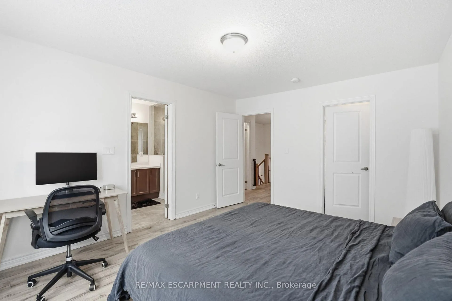 Photo 20 of 48 Harmony Way N, Thorold, Rolling Meadows — HOMEH