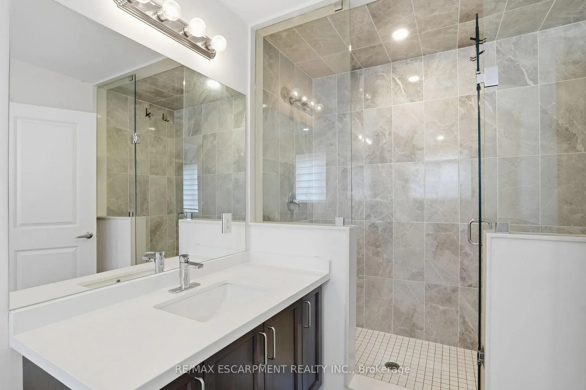 Photo 21 of 48 Harmony Way N, Thorold, Rolling Meadows — HOMEH