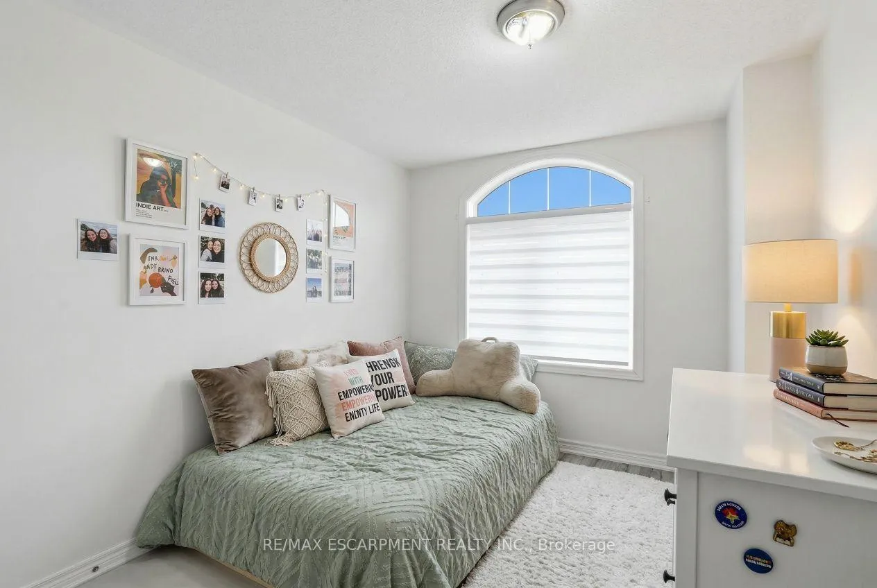 Photo 25 of 48 Harmony Way N, Thorold, Rolling Meadows — HOMEH