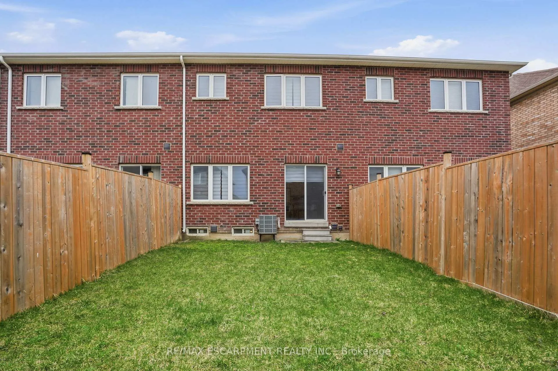 Photo 29 of 48 Harmony Way N, Thorold, Rolling Meadows — HOMEH