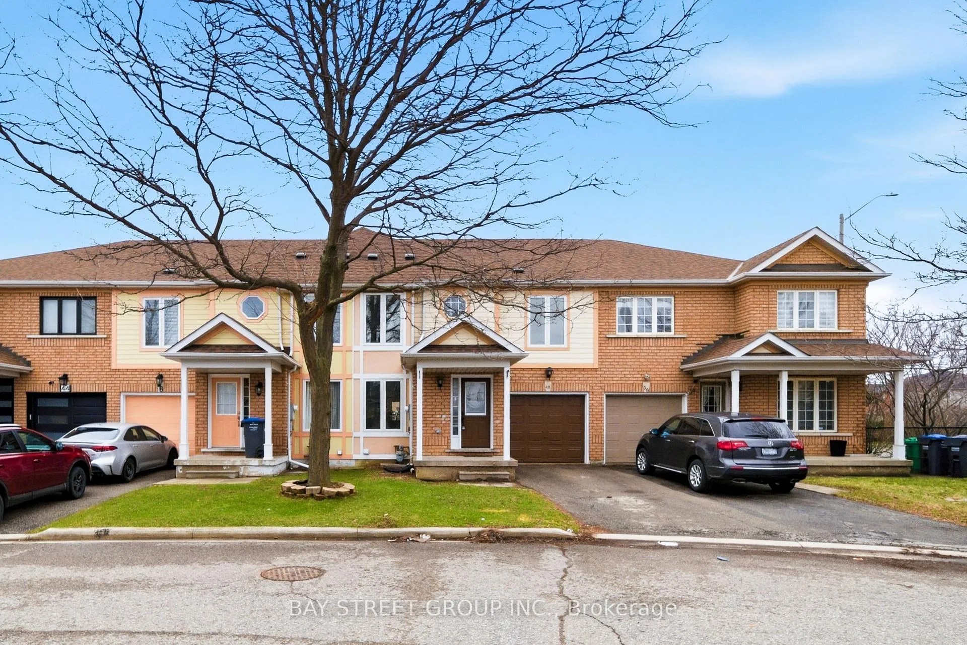 Photo 2 of 48 Heartleaf Crescent, Brampton, Fletcher's Meadow — HOMEH