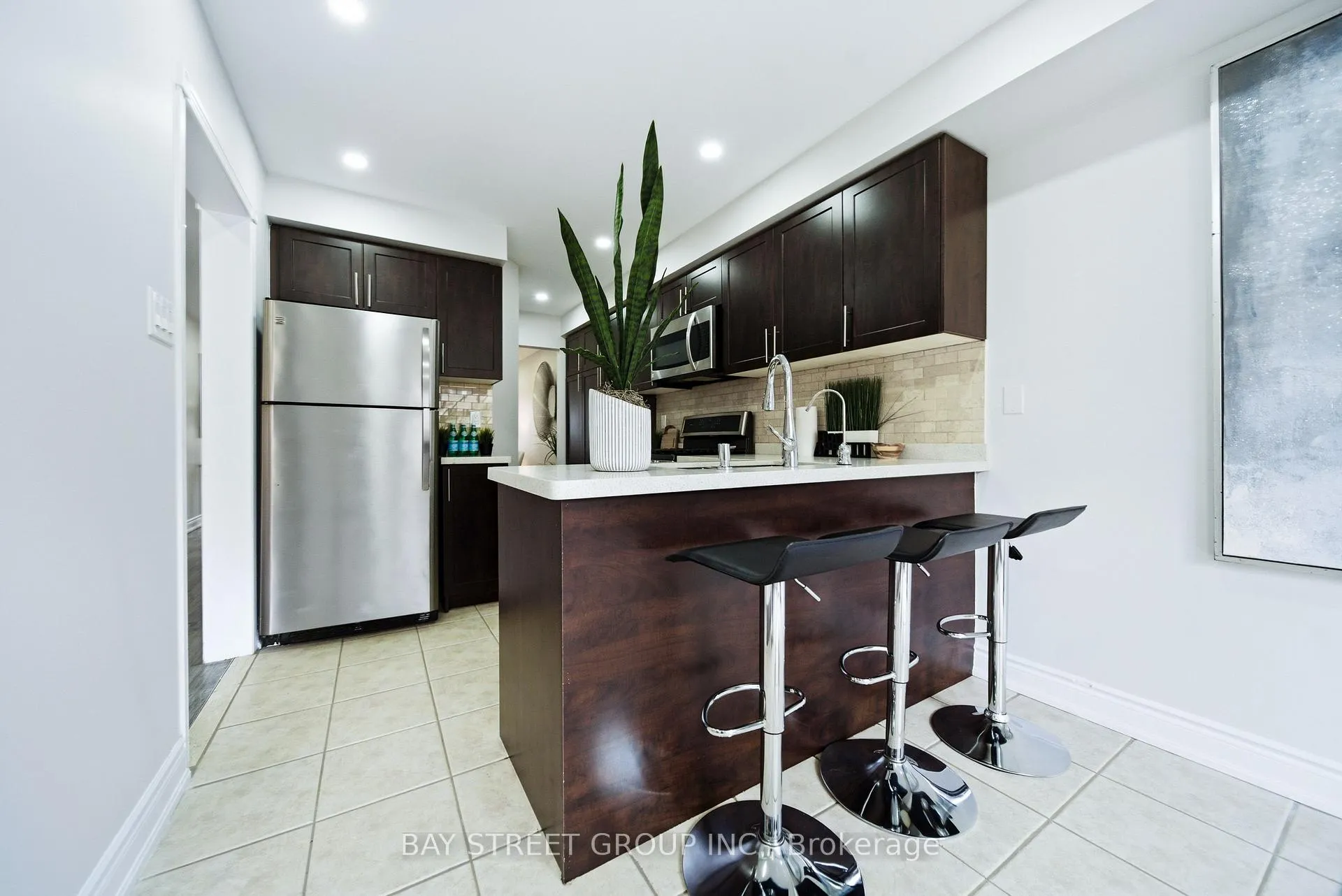 Photo 10 of 48 Heartleaf Crescent, Brampton, Fletcher's Meadow — HOMEH