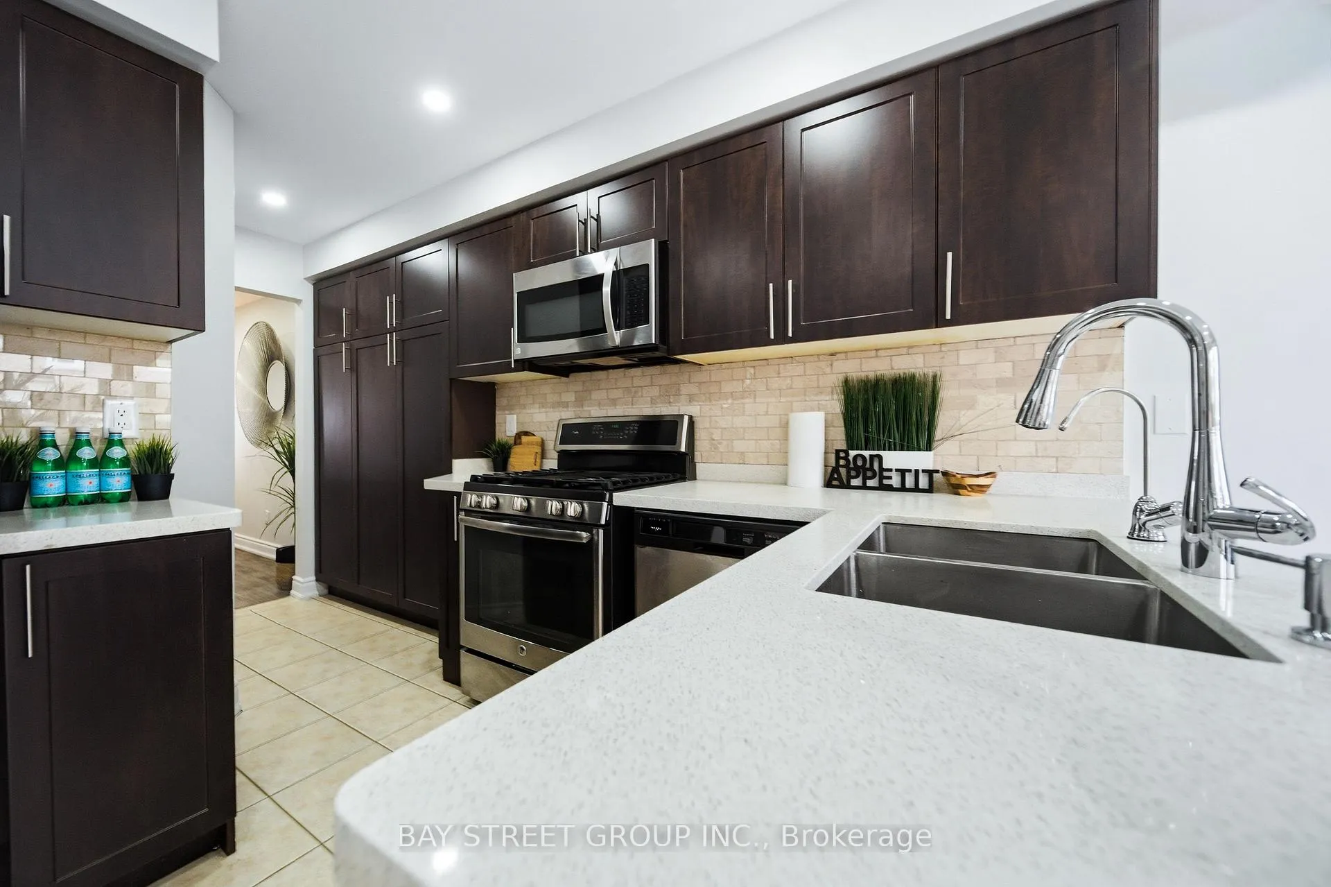 Photo 11 of 48 Heartleaf Crescent, Brampton, Fletcher's Meadow — HOMEH