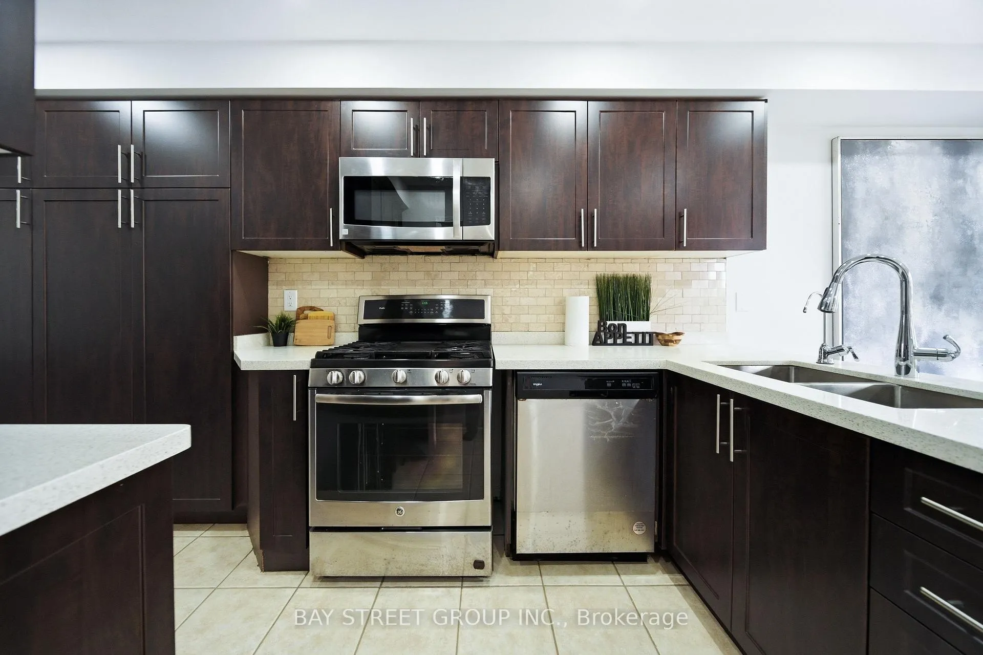 Photo 12 of 48 Heartleaf Crescent, Brampton, Fletcher's Meadow — HOMEH