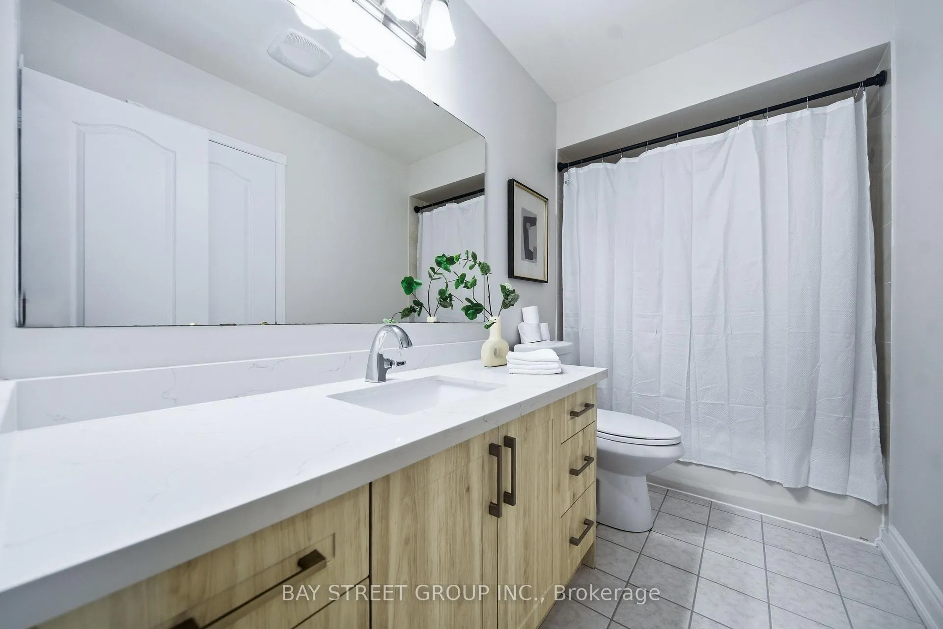Photo 28 of 48 Heartleaf Crescent, Brampton, Fletcher's Meadow — HOMEH