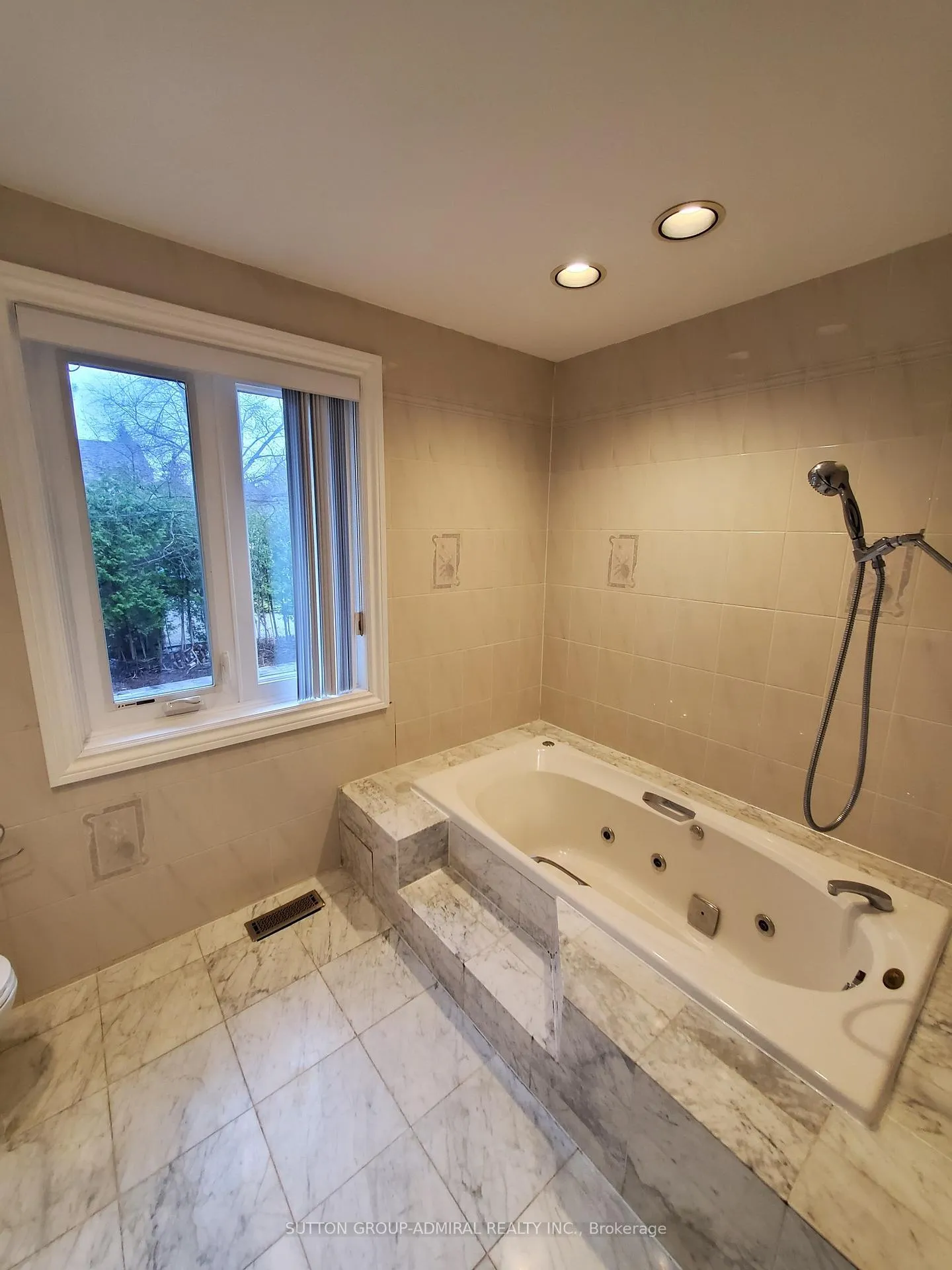 Photo 2 of Unit 37, 37 Laureleaf, Thornhill Laureleaf Road, Markham, Thornhill — HOMEH