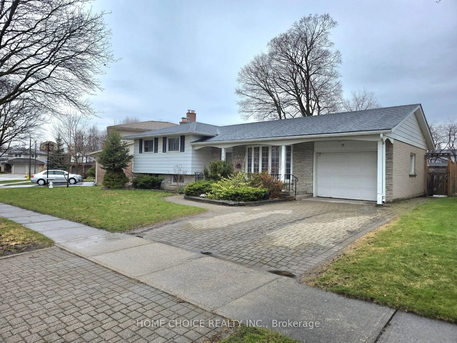 Photo 2 of 130 Champlain Crescent, Kitchener, Heritage Park - Kitchener — HOMEH