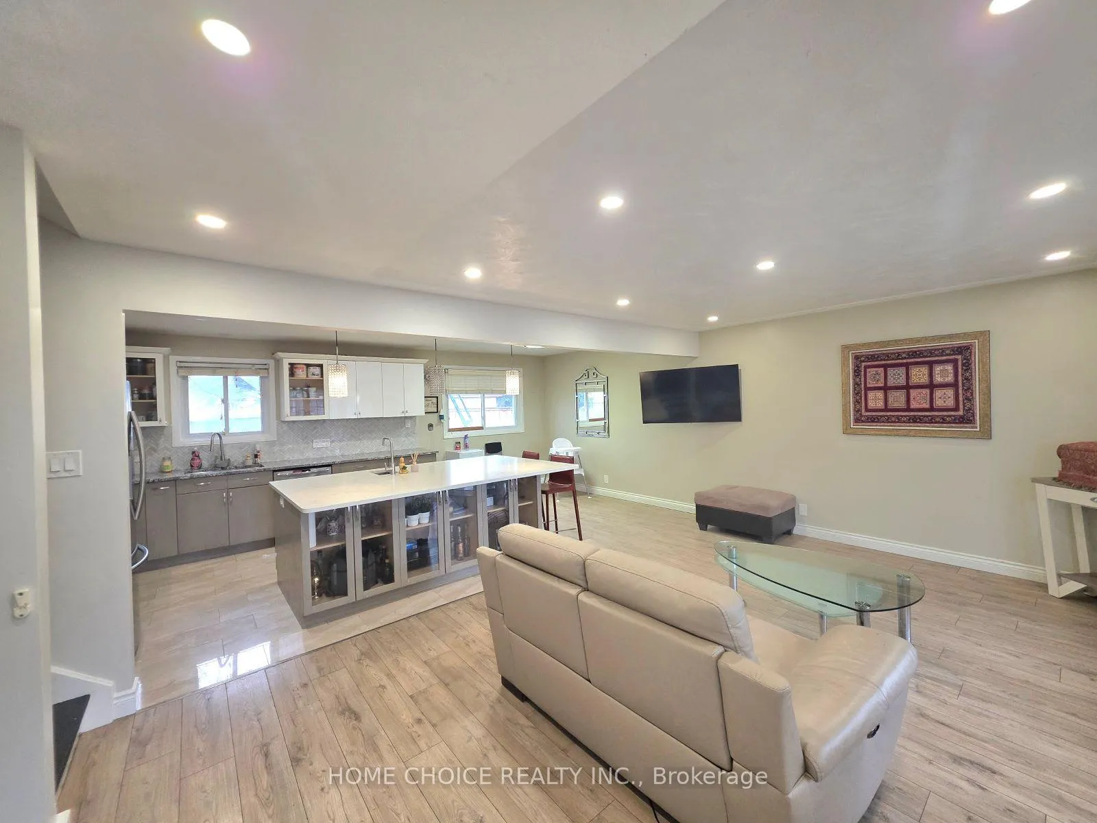 Photo 5 of 130 Champlain Crescent, Kitchener, Heritage Park - Kitchener — HOMEH