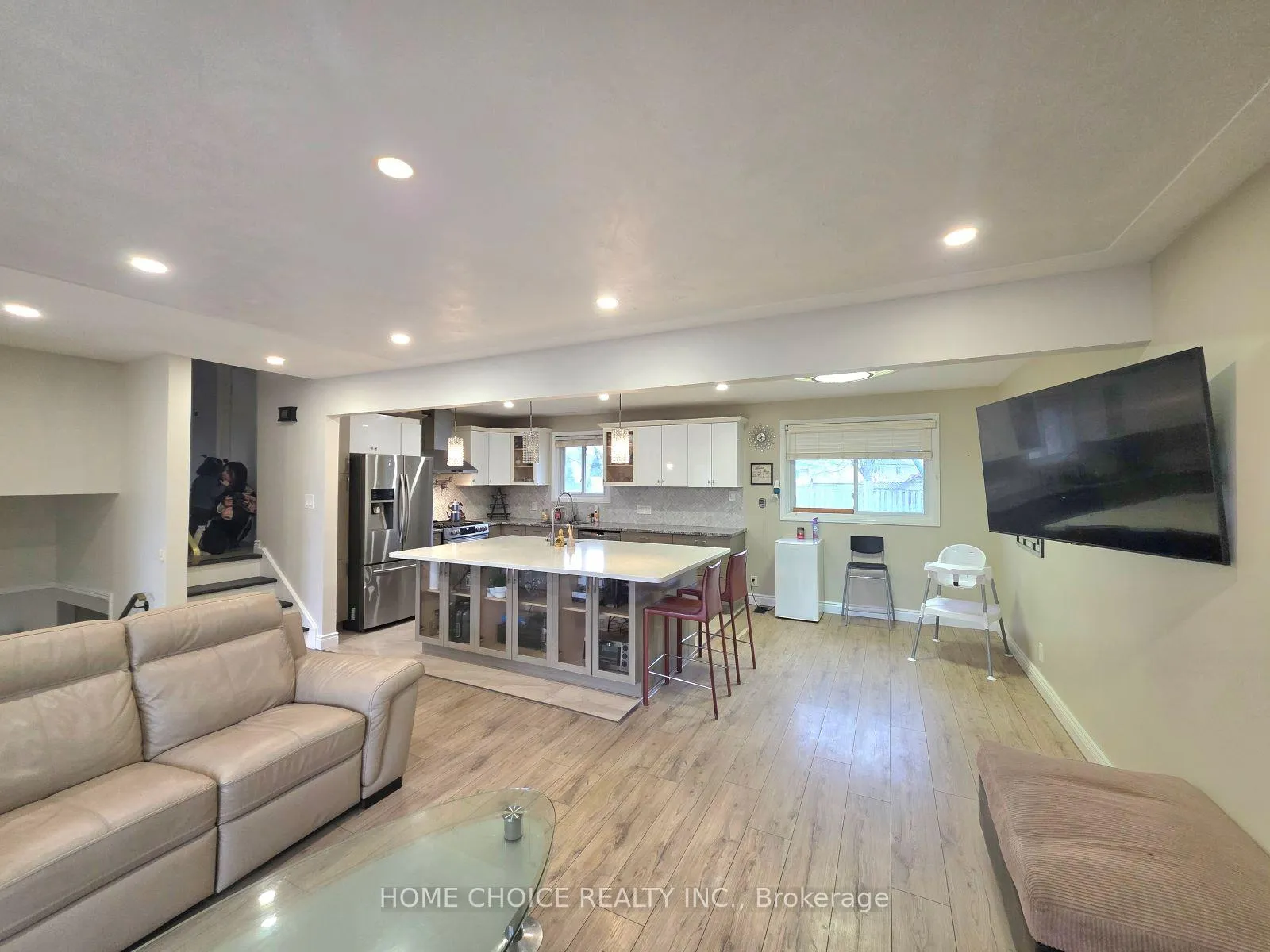 Photo 7 of 130 Champlain Crescent, Kitchener, Heritage Park - Kitchener — HOMEH
