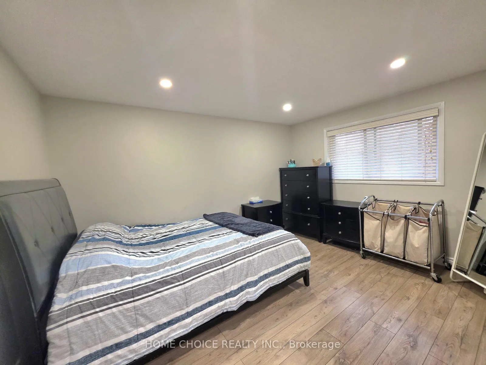 Photo 15 of 130 Champlain Crescent, Kitchener, Heritage Park - Kitchener — HOMEH