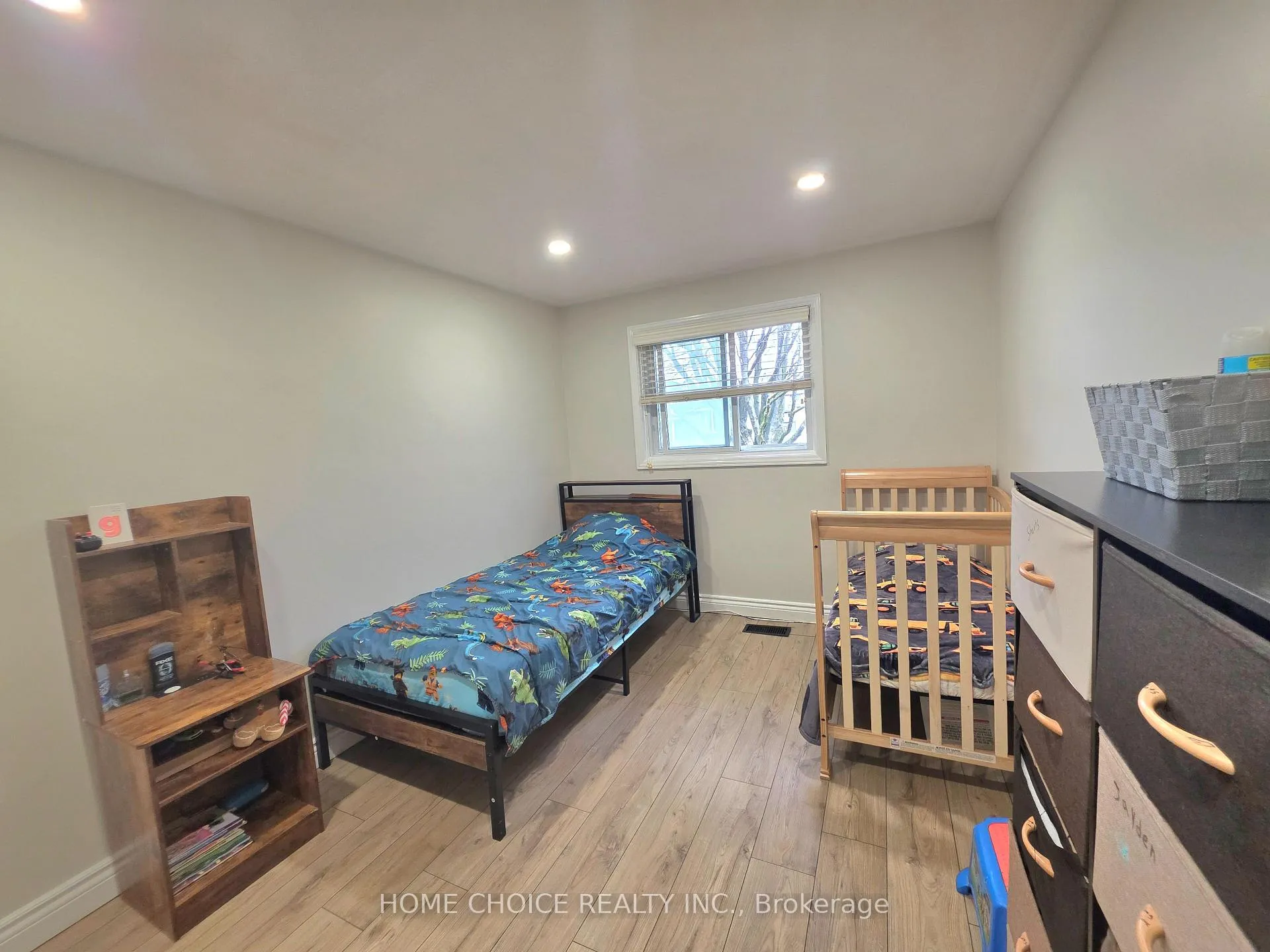 Photo 18 of 130 Champlain Crescent, Kitchener, Heritage Park - Kitchener — HOMEH