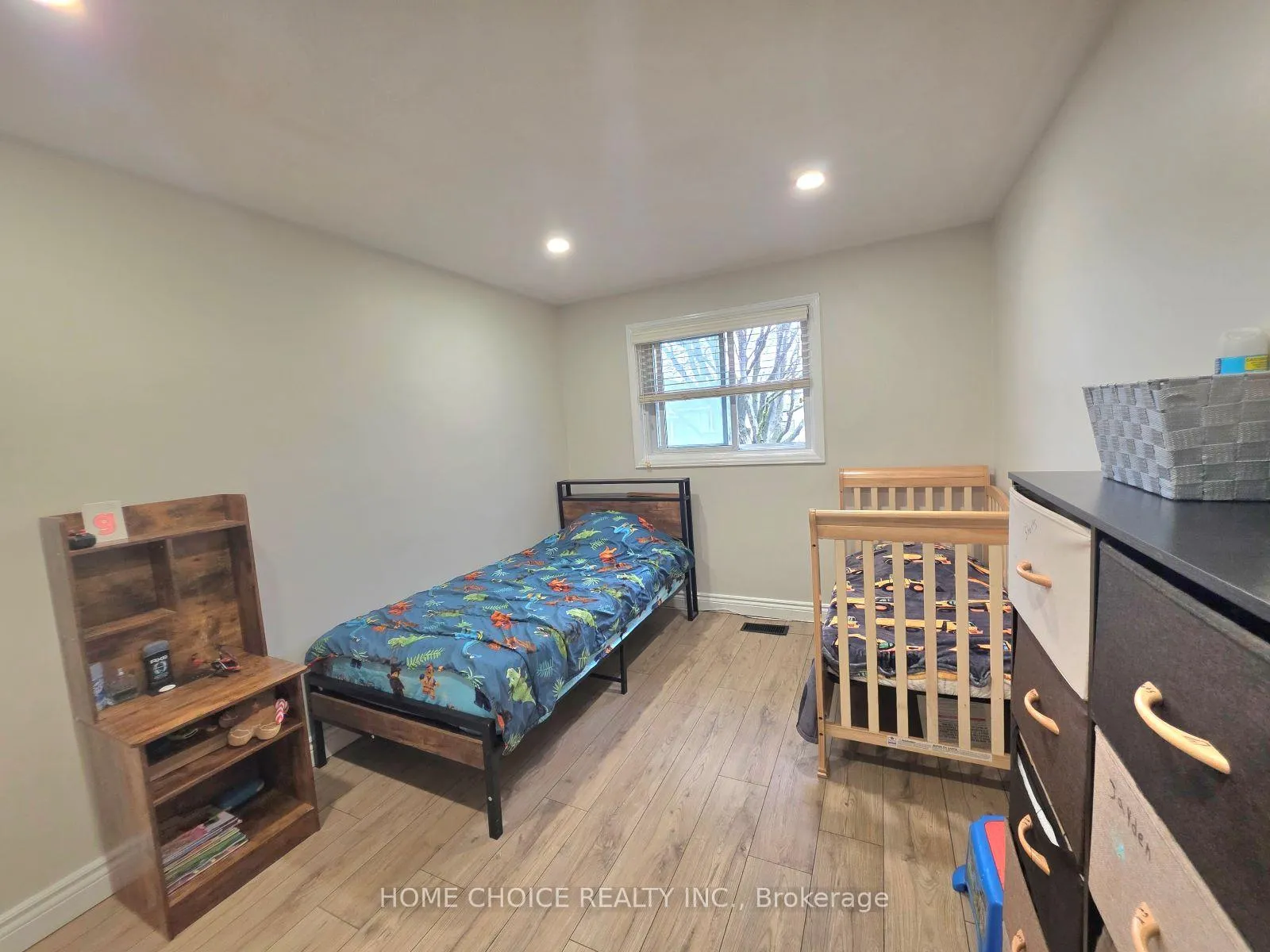Photo 19 of 130 Champlain Crescent, Kitchener, Heritage Park - Kitchener — HOMEH