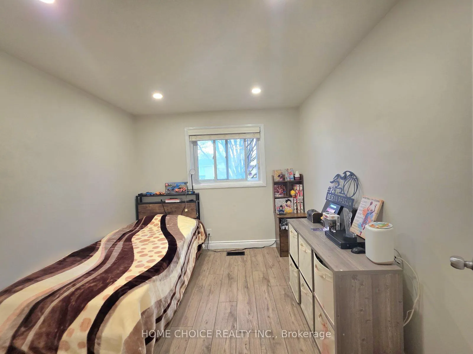Photo 20 of 130 Champlain Crescent, Kitchener, Heritage Park - Kitchener — HOMEH