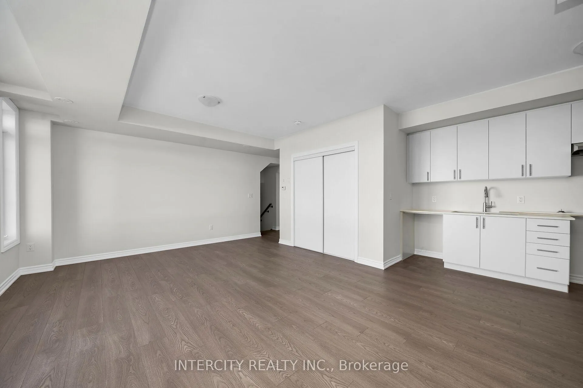 Photo 3 of Unit 16F, 505 Tim Manley Avenue, Caledon, Rural Caledon — HOMEH