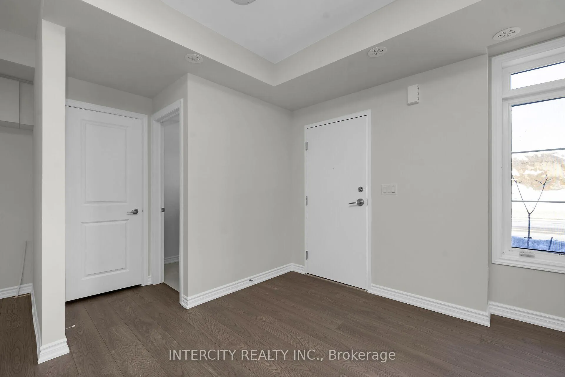 Photo 4 of Unit 16F, 505 Tim Manley Avenue, Caledon, Rural Caledon — HOMEH