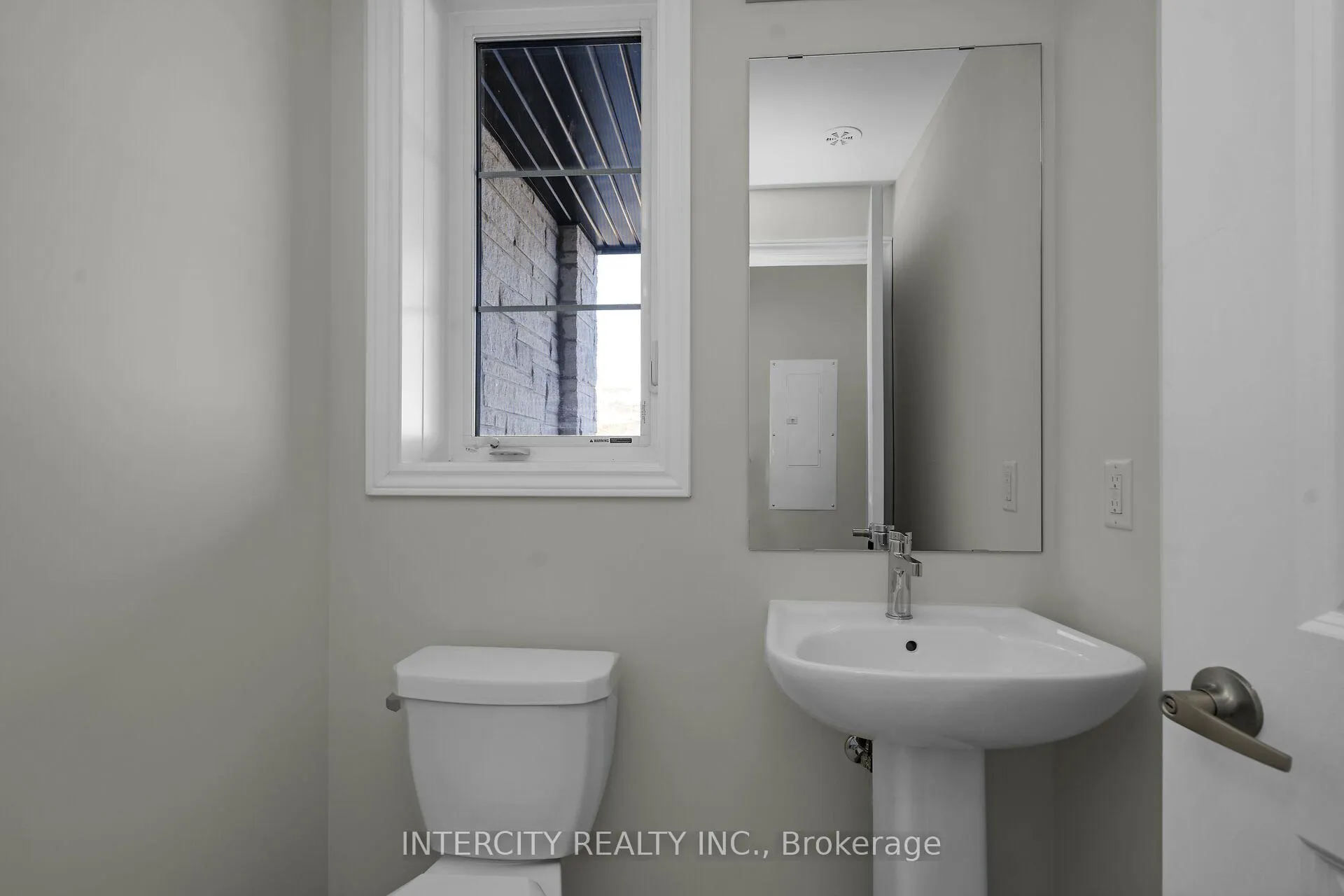 Photo 10 of Unit 16F, 505 Tim Manley Avenue, Caledon, Rural Caledon — HOMEH