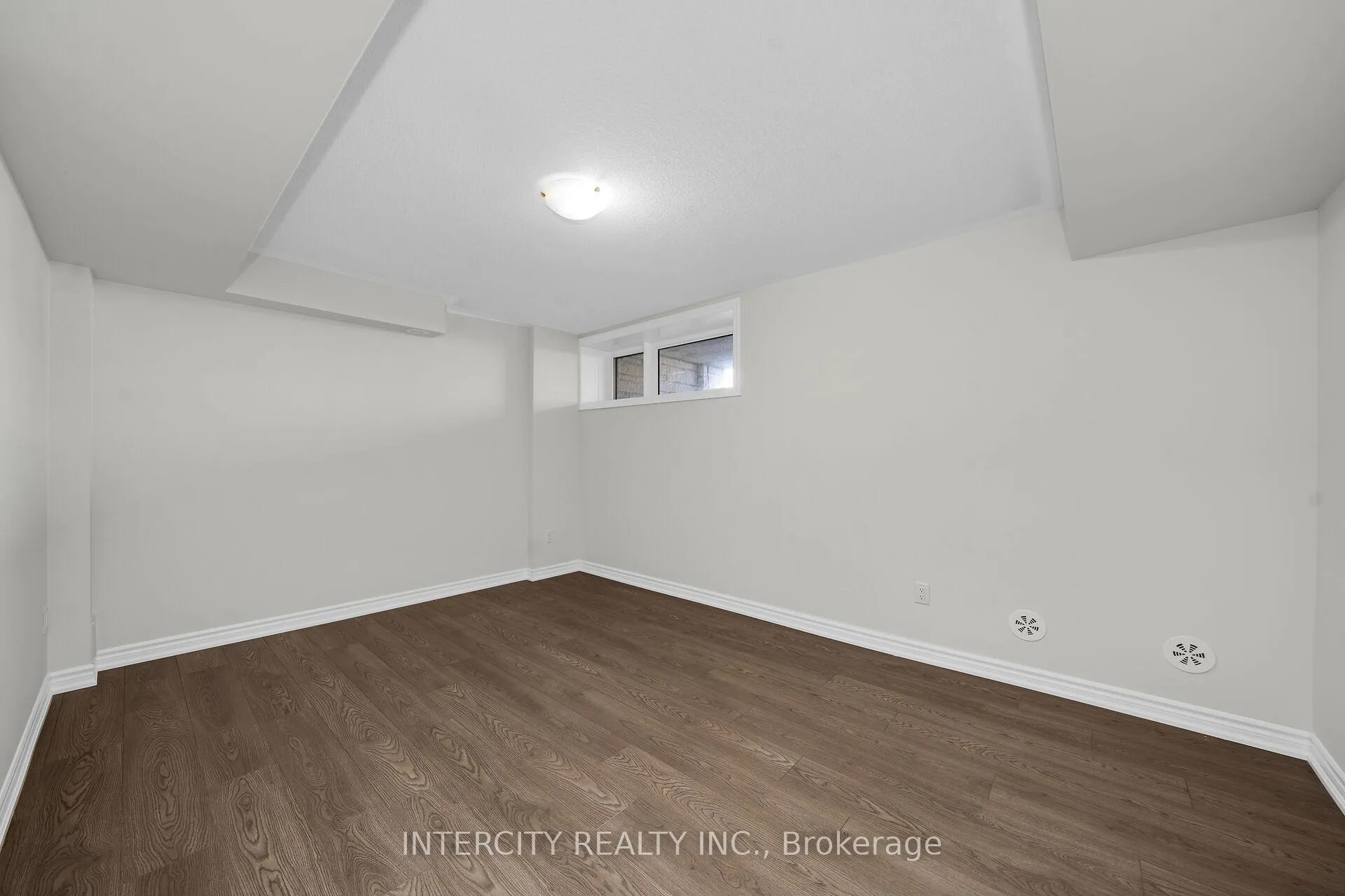 Photo 11 of Unit 16F, 505 Tim Manley Avenue, Caledon, Rural Caledon — HOMEH