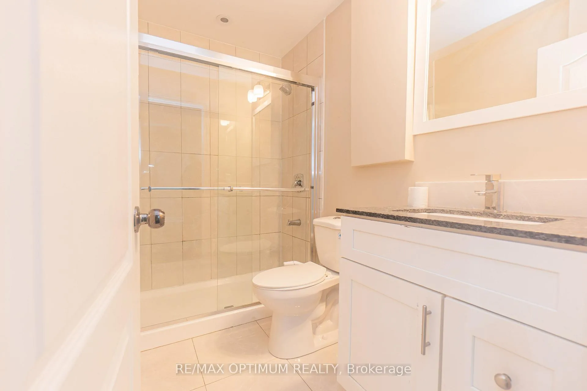 Photo 9 of Unit Basement, 3 Lampman Crescent, Brampton, Credit Valley — HOMEH