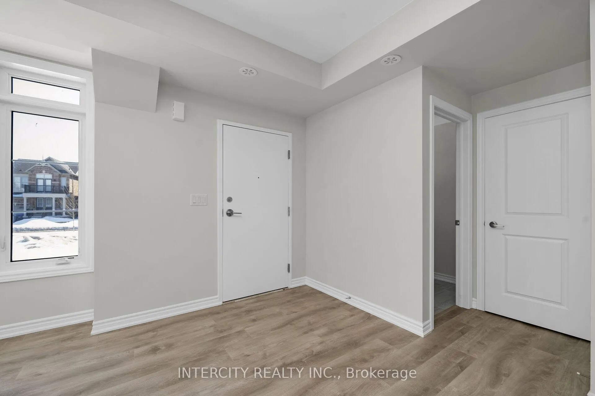 Photo 4 of Unit 37F, 13 Vibrant Way, Caledon, Rural Caledon — HOMEH