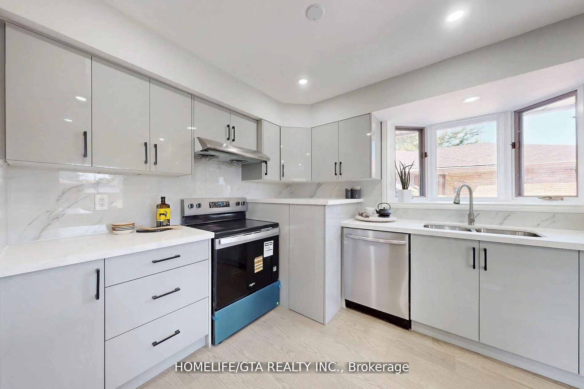 Photo 11 of 16 Woolwick Drive, Scarborough, Woburn — HOMEH