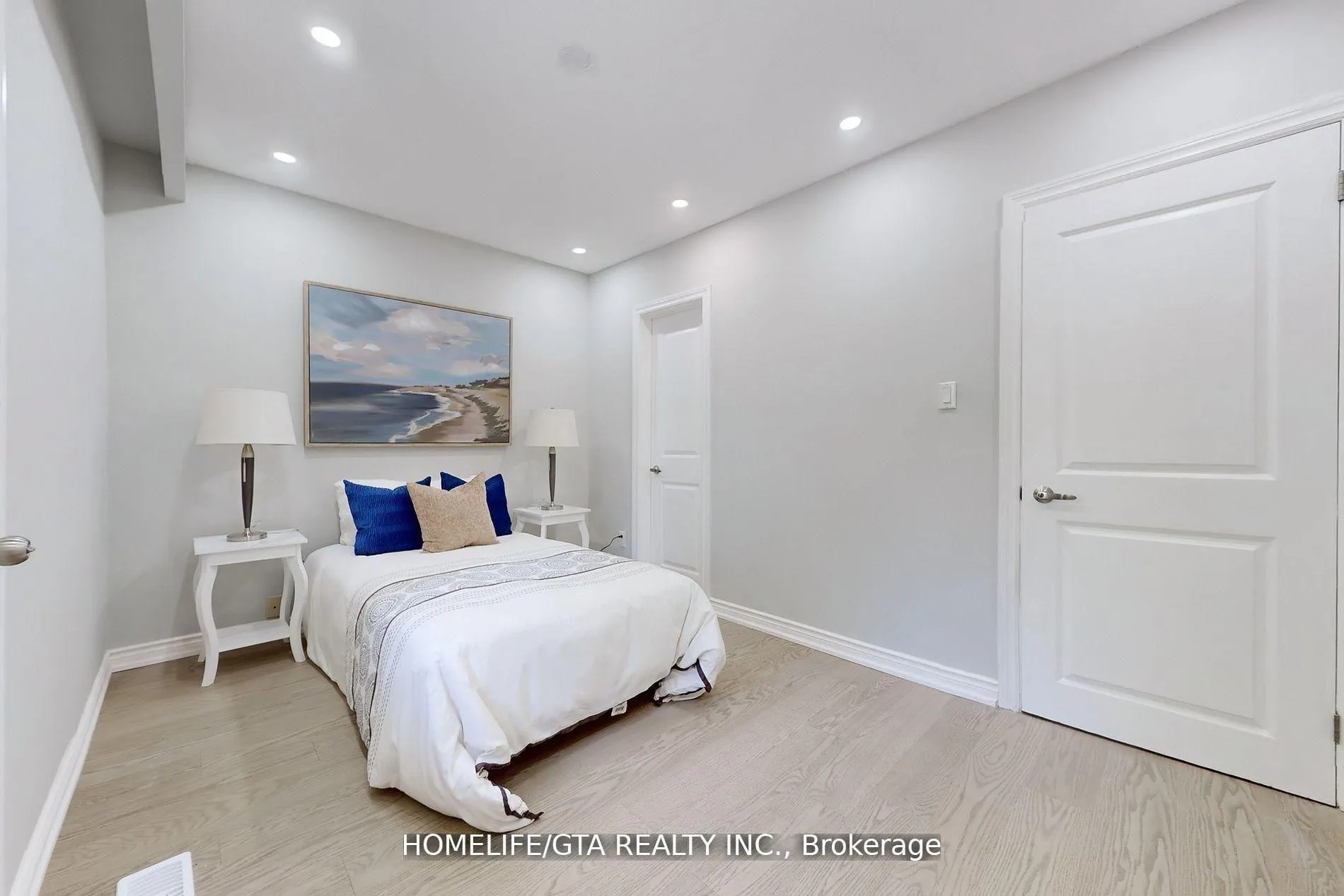 Photo 17 of 16 Woolwick Drive, Scarborough, Woburn — HOMEH