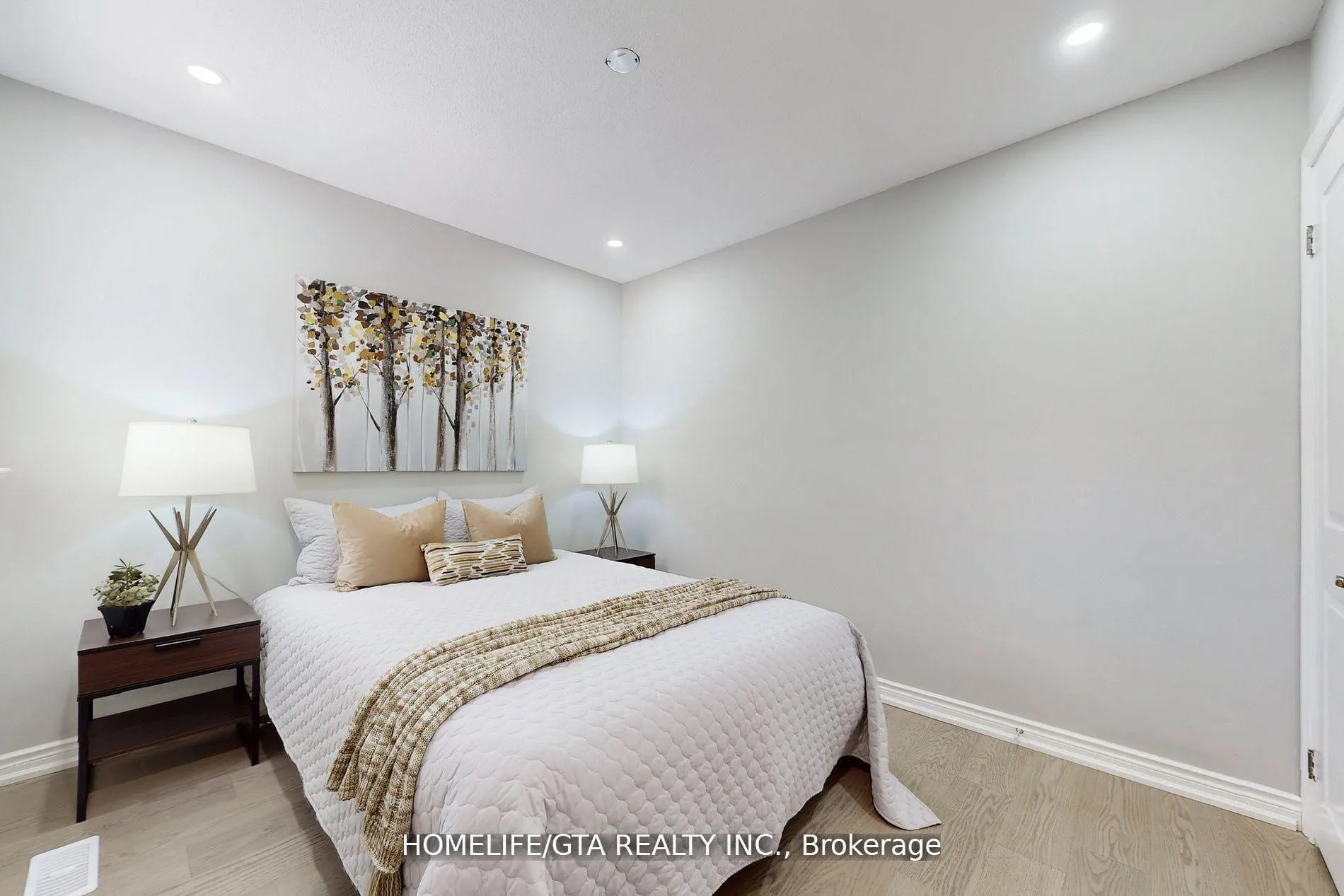 Photo 21 of 16 Woolwick Drive, Scarborough, Woburn — HOMEH