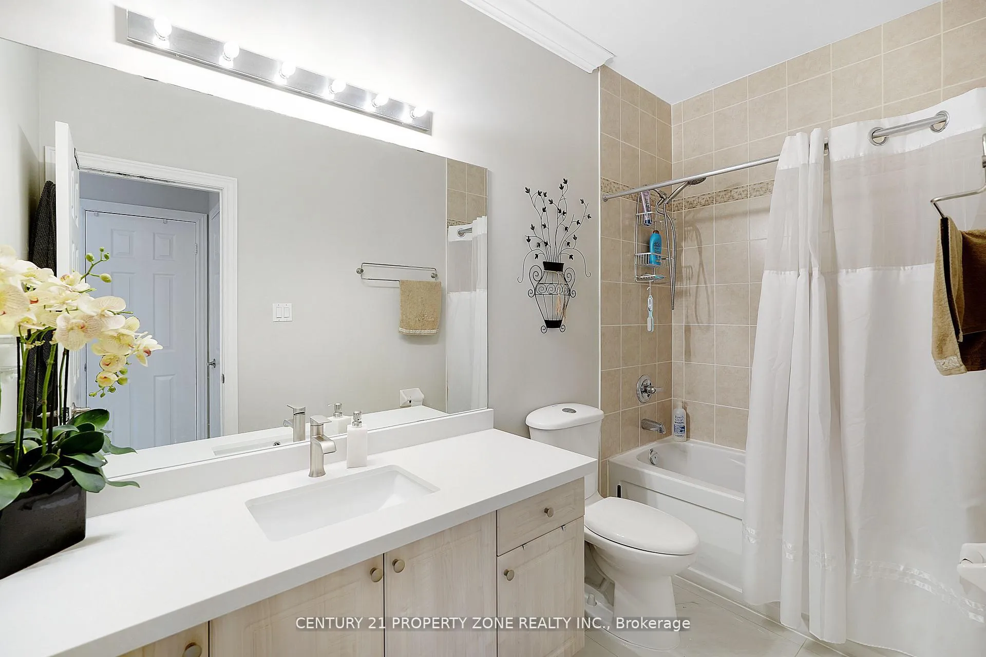 Photo 6 of 38 Castlegate Boulevard, Brampton, Bram East — HOMEH