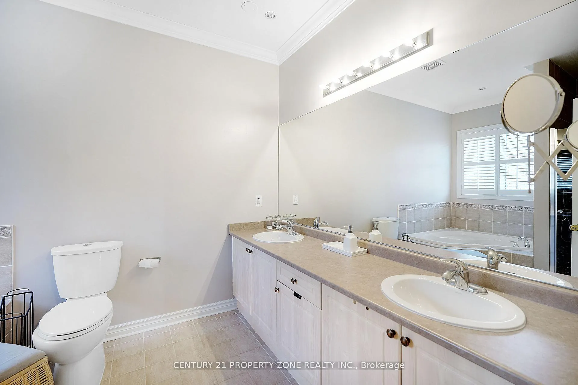 Photo 14 of 38 Castlegate Boulevard, Brampton, Bram East — HOMEH