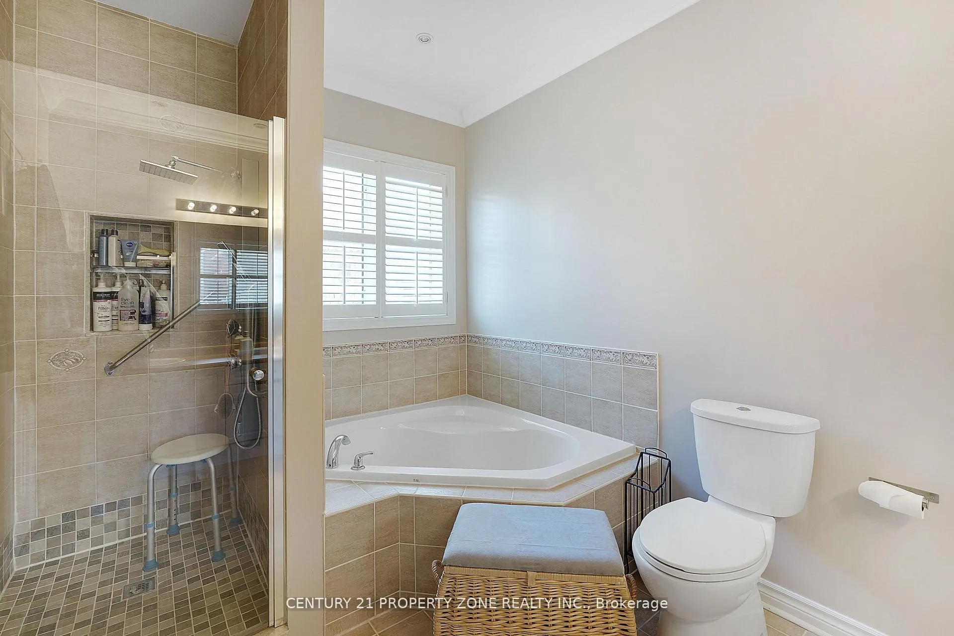 Photo 15 of 38 Castlegate Boulevard, Brampton, Bram East — HOMEH