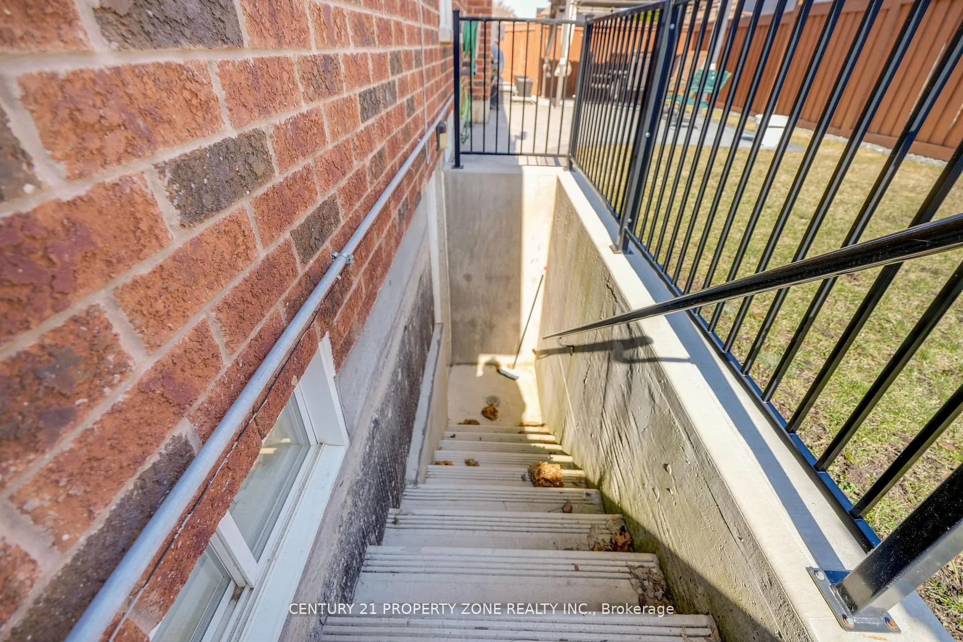 Photo 32 of 38 Castlegate Boulevard, Brampton, Bram East — HOMEH