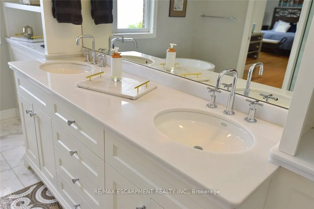 Photo 17 of Unit 5, 97 Sunvale Place, Hamilton, Lakeshore — HOMEH