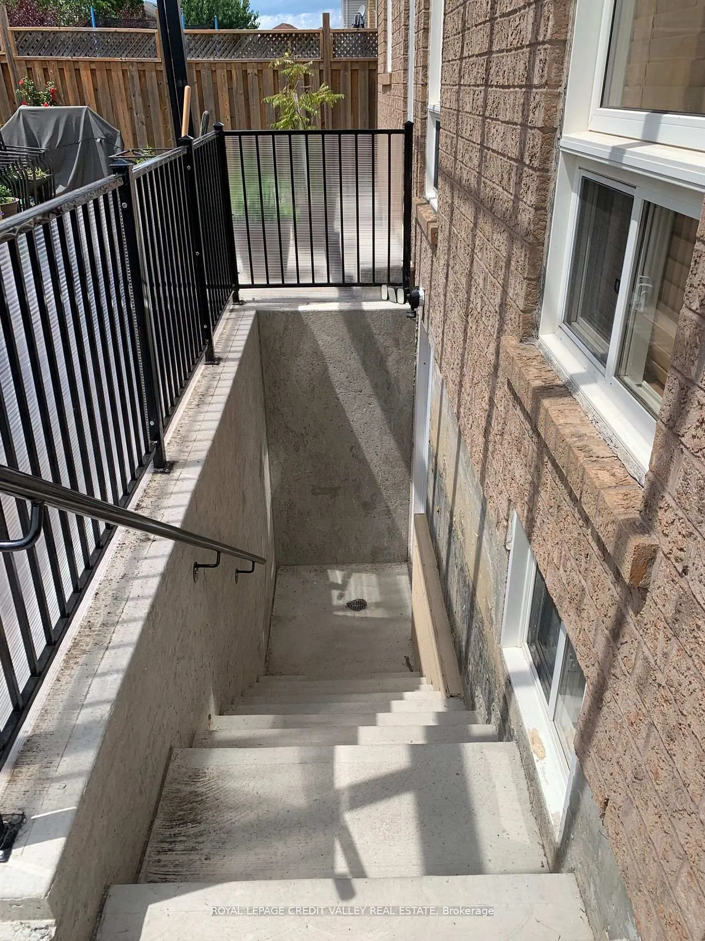 Photo 32 of 17 Patience Drive, Brampton, Fletcher's Meadow — HOMEH