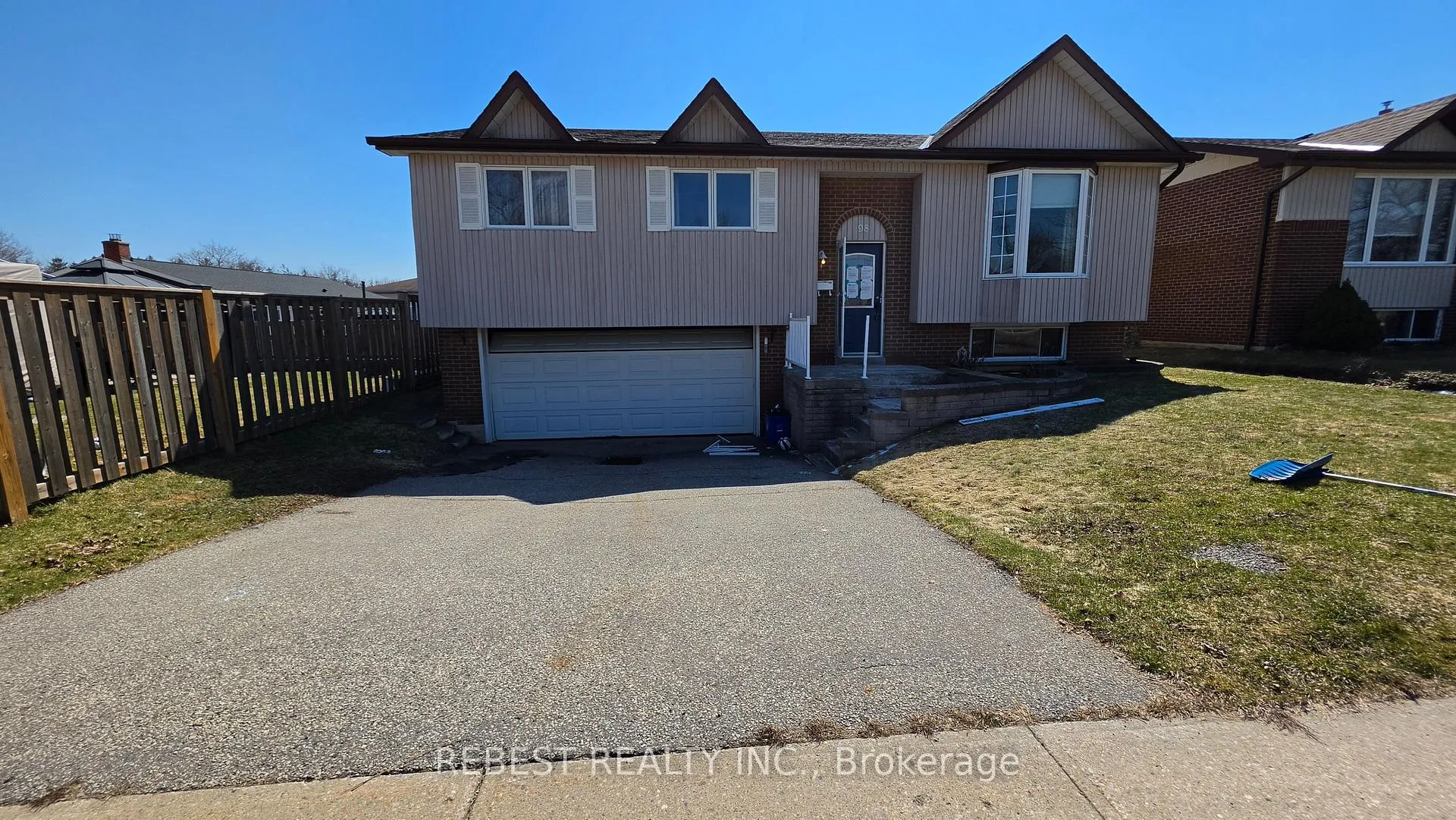 Front of 98 Cobblehill Road