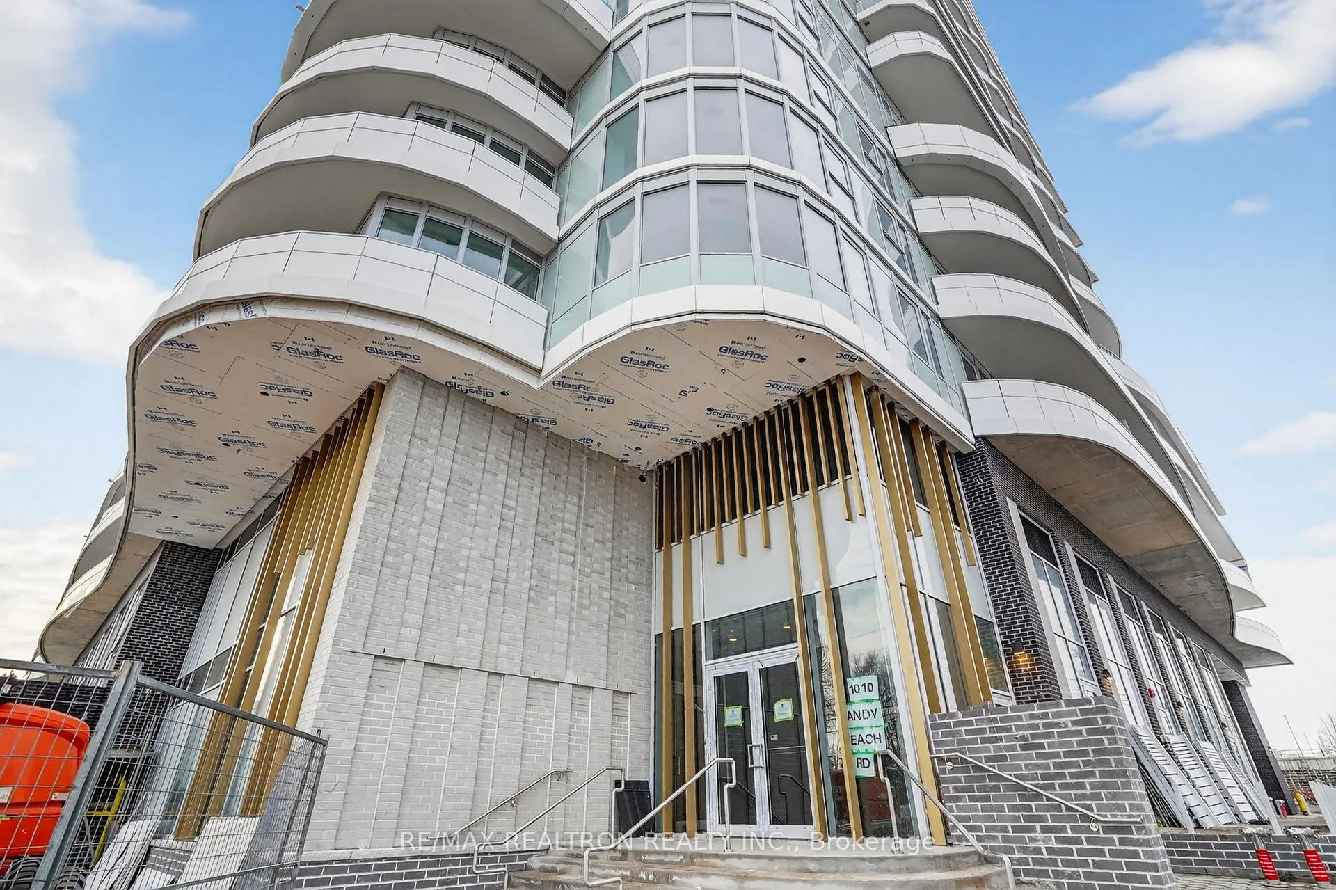 Photo 3 of Unit 2401, 1010 Sandy Beach Road, Pickering, Bay Ridges — HOMEH