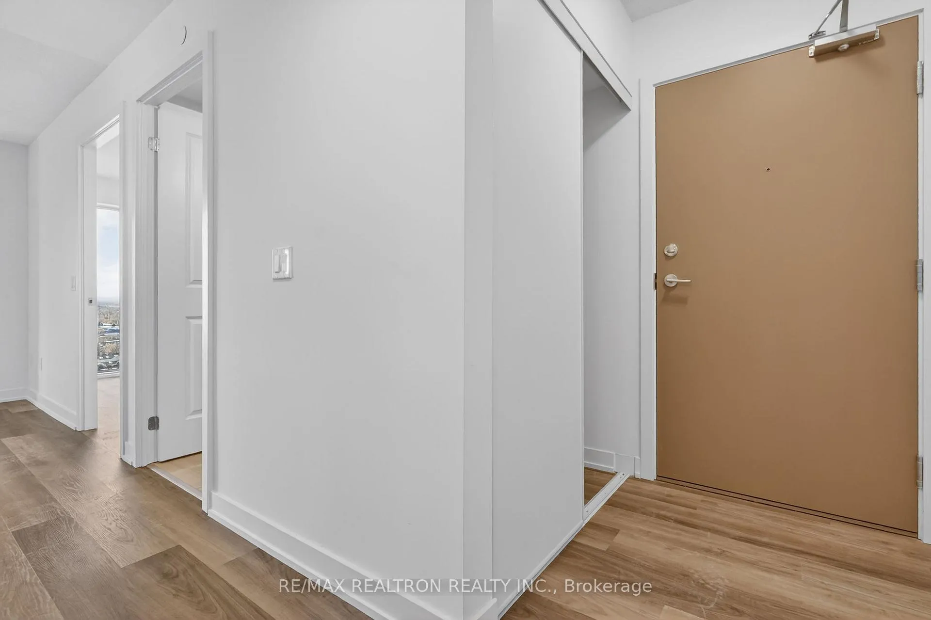 Photo 8 of Unit 2401, 1010 Sandy Beach Road, Pickering, Bay Ridges — HOMEH