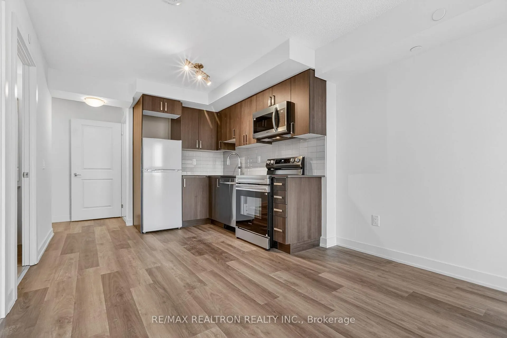 Photo 10 of Unit 2401, 1010 Sandy Beach Road, Pickering, Bay Ridges — HOMEH