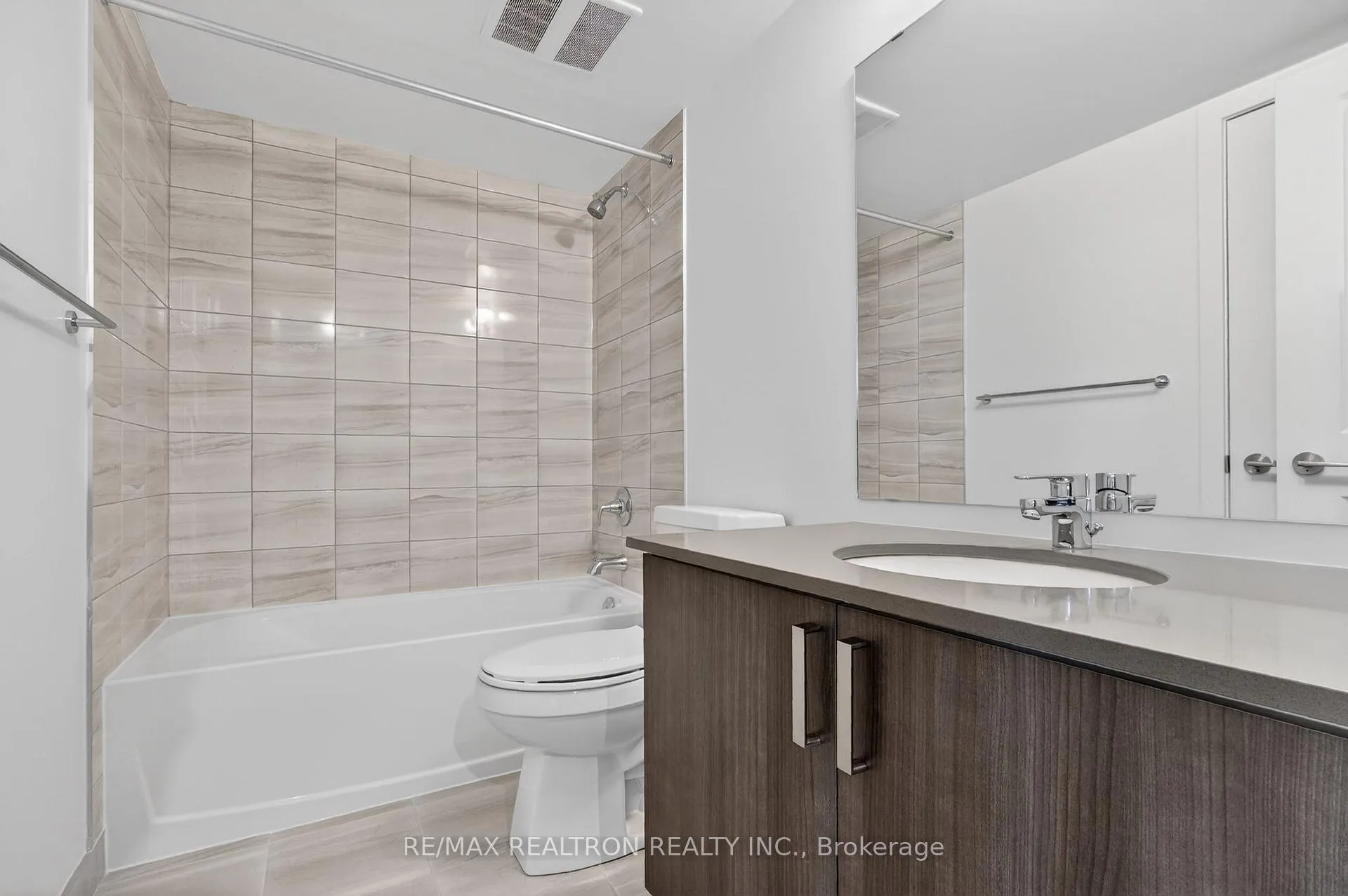Photo 13 of Unit 2401, 1010 Sandy Beach Road, Pickering, Bay Ridges — HOMEH