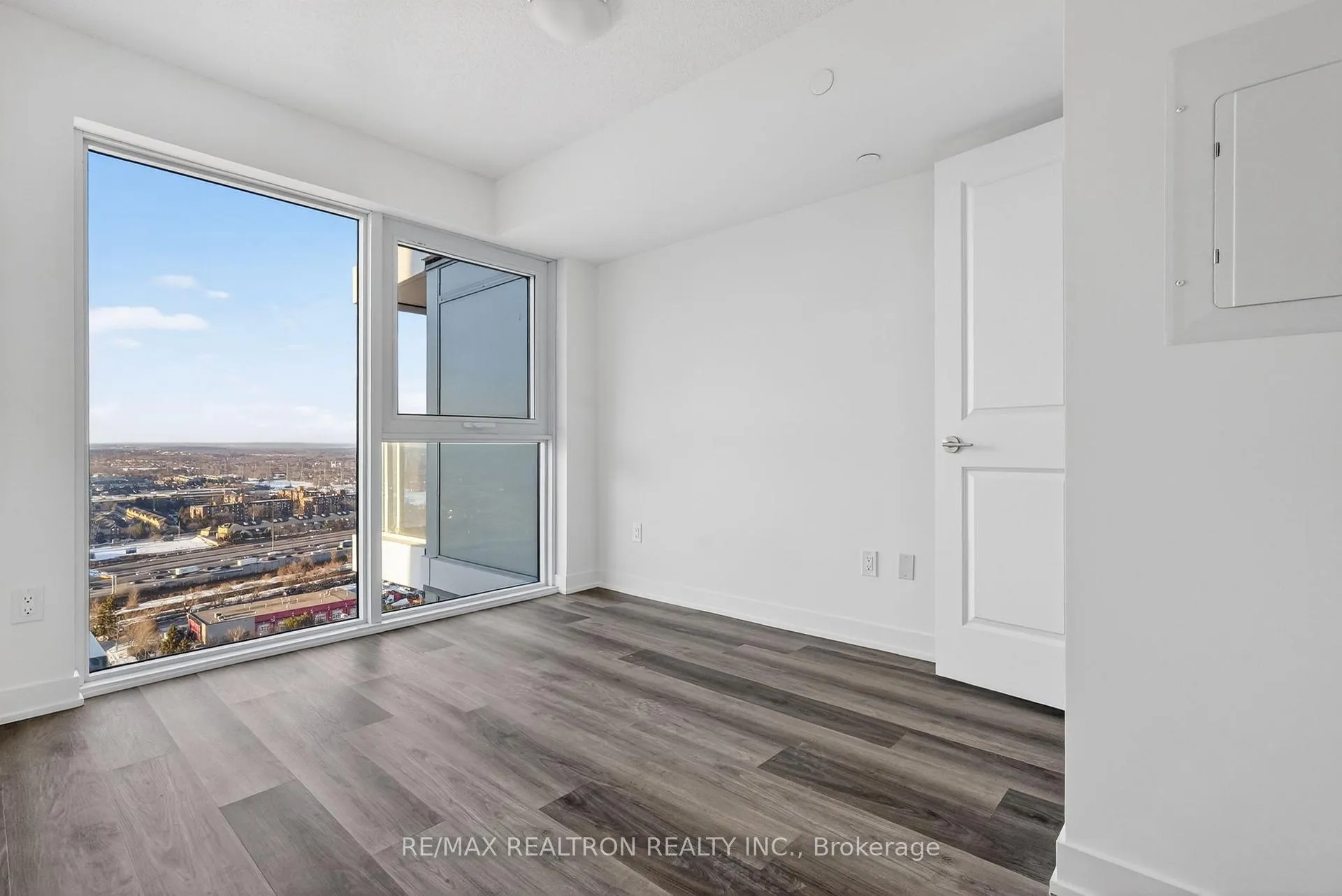 Photo 14 of Unit 2401, 1010 Sandy Beach Road, Pickering, Bay Ridges — HOMEH