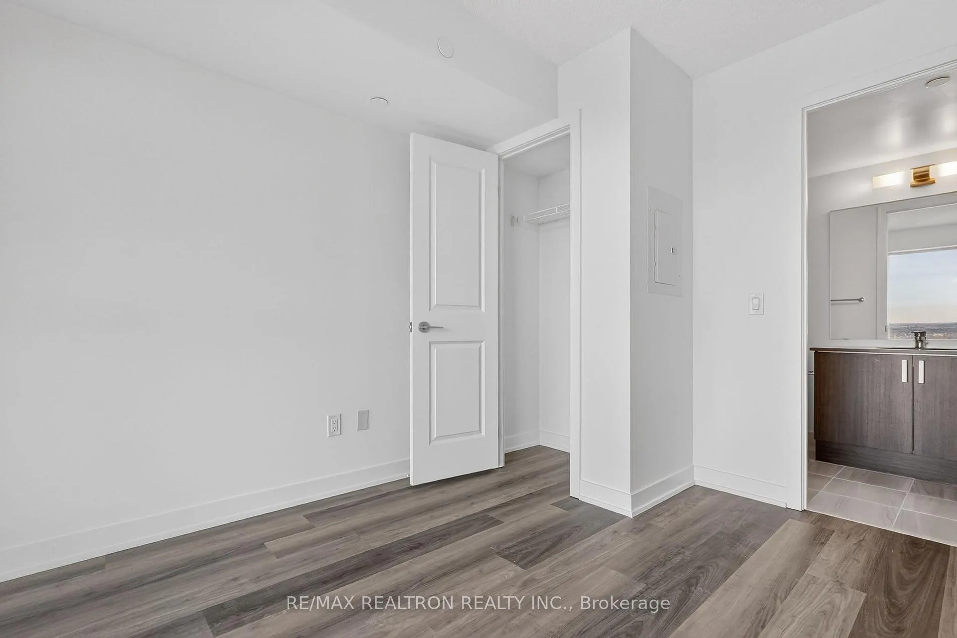 Photo 16 of Unit 2401, 1010 Sandy Beach Road, Pickering, Bay Ridges — HOMEH