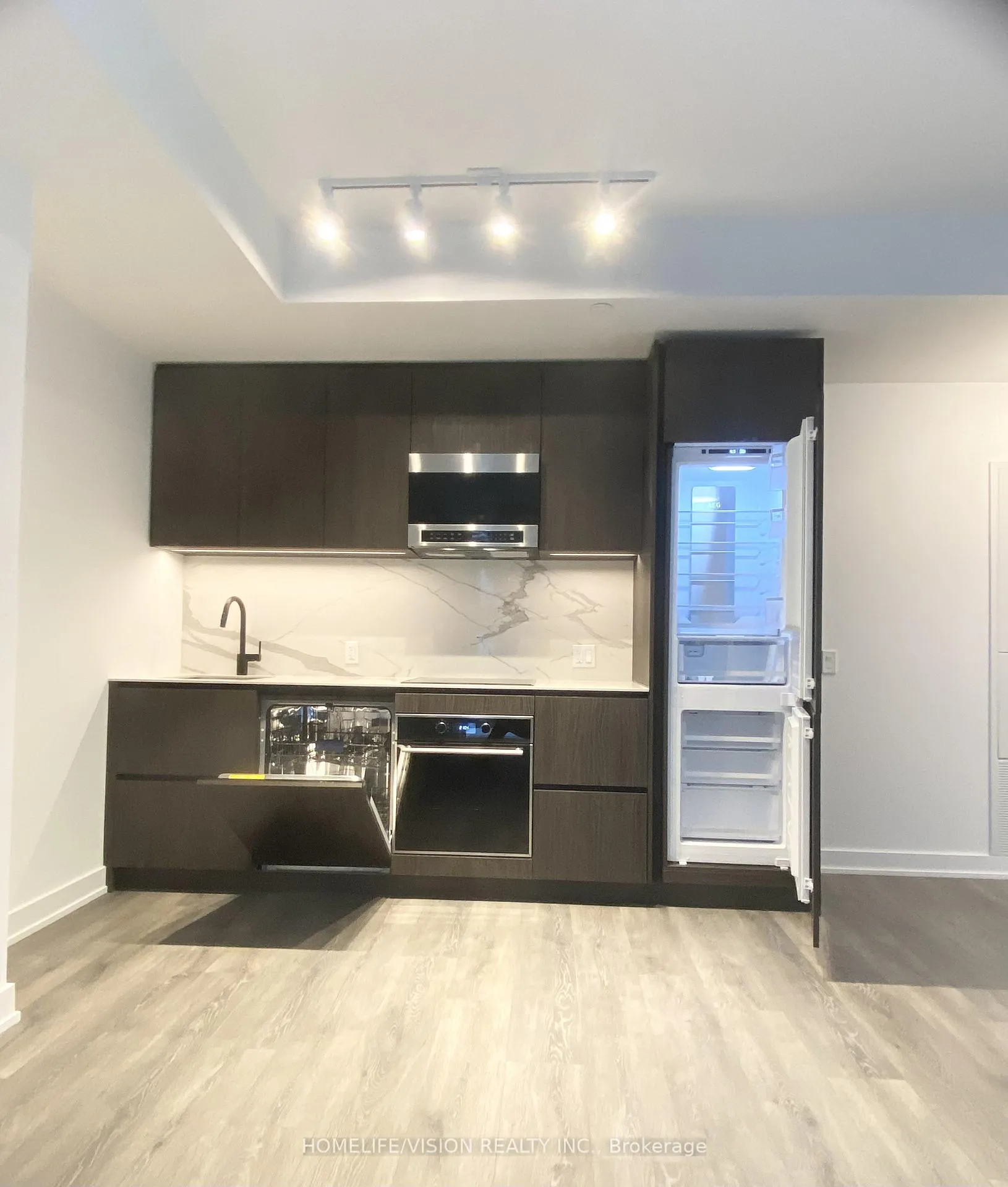 Photo 10 of Unit 2009, 127 Broadway Avenue, Toronto, Mount Pleasant East — HOMEH