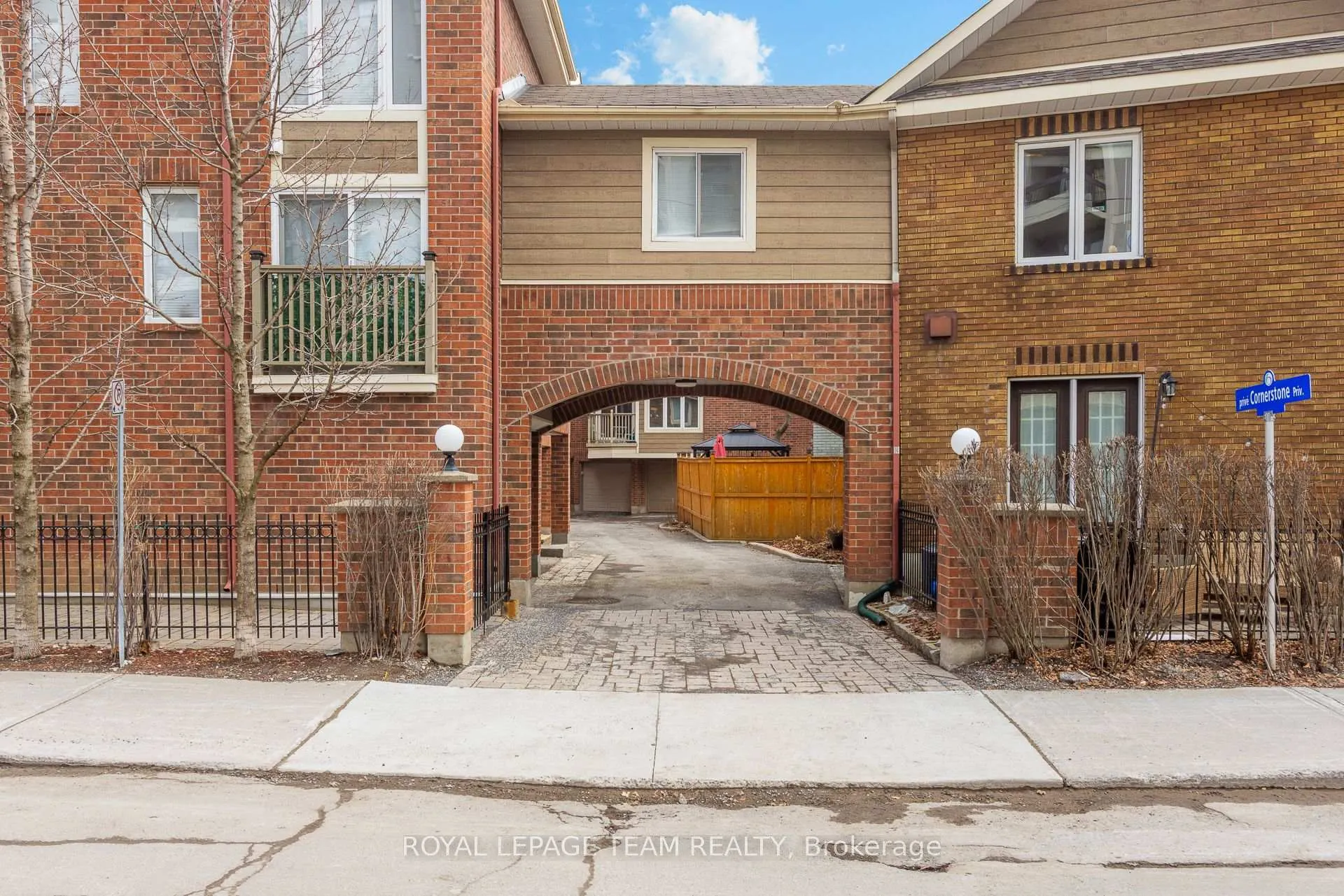 Photo 1 of 10 Cornerstone Private, Ottawa, Ottawa Centre/Golden Triangle — HOMEH