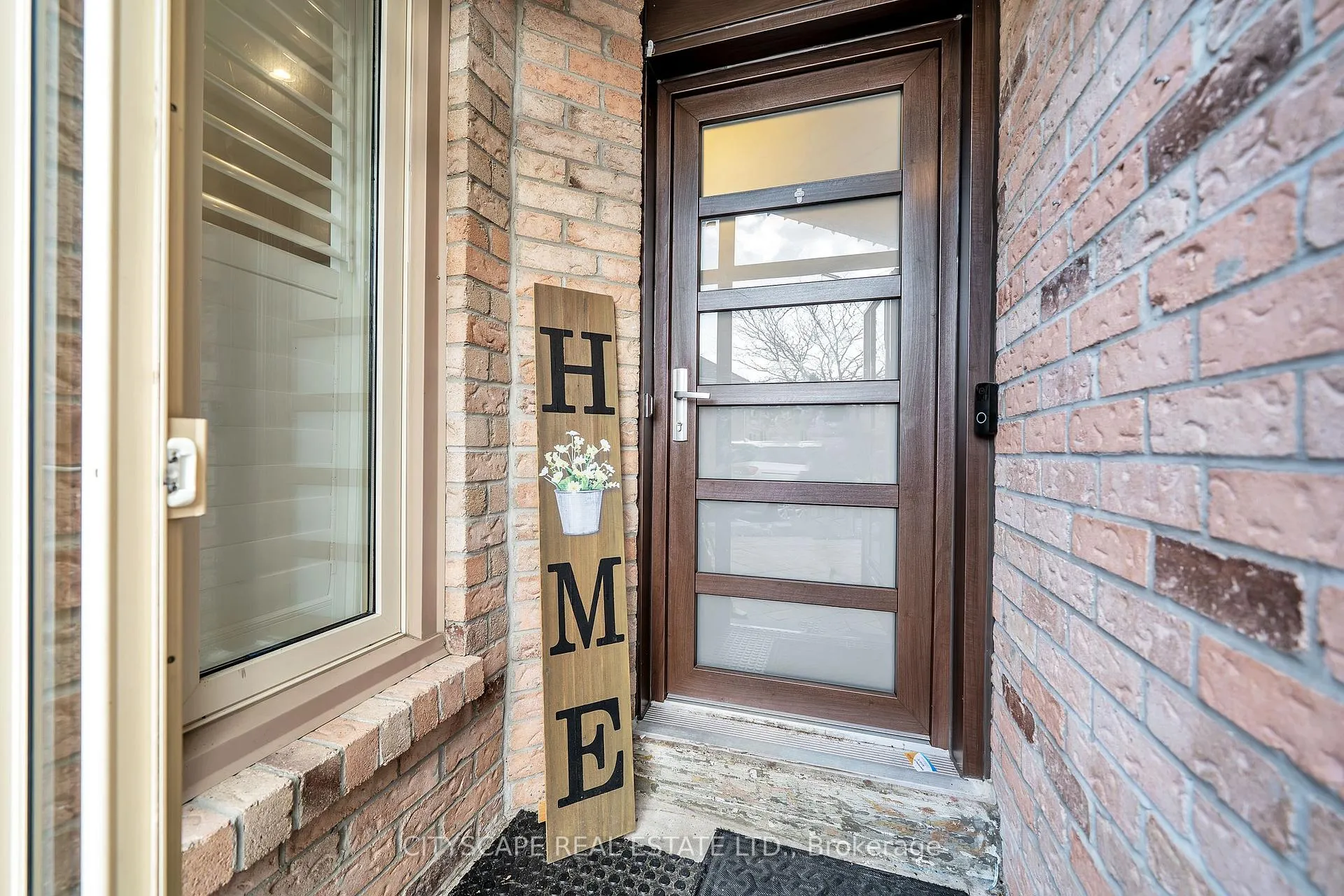 Photo 2 of Main - 1605 Deerbrook Drive, Pickering, Liverpool — HOMEH