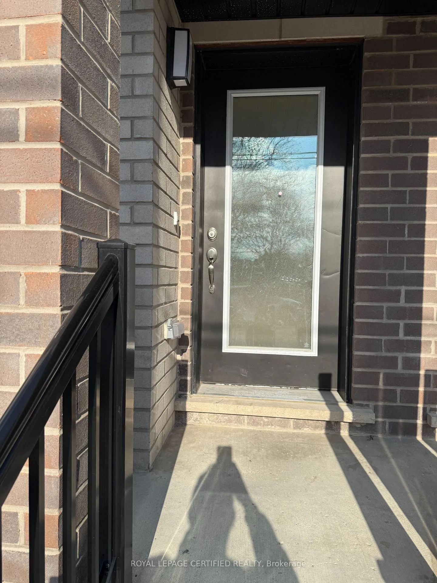 Photo 2 of Unit 404, 585 Colborne Street E, Brantford — HOMEH