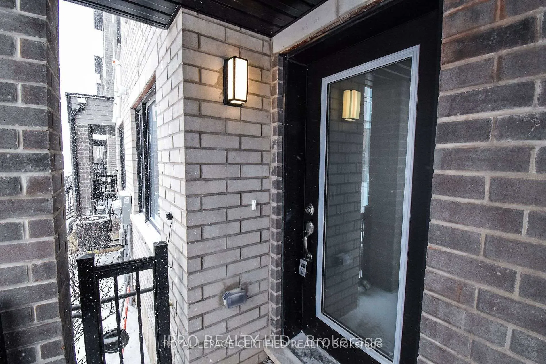Photo 3 of Unit 404, 585 Colborne Street E, Brantford — HOMEH