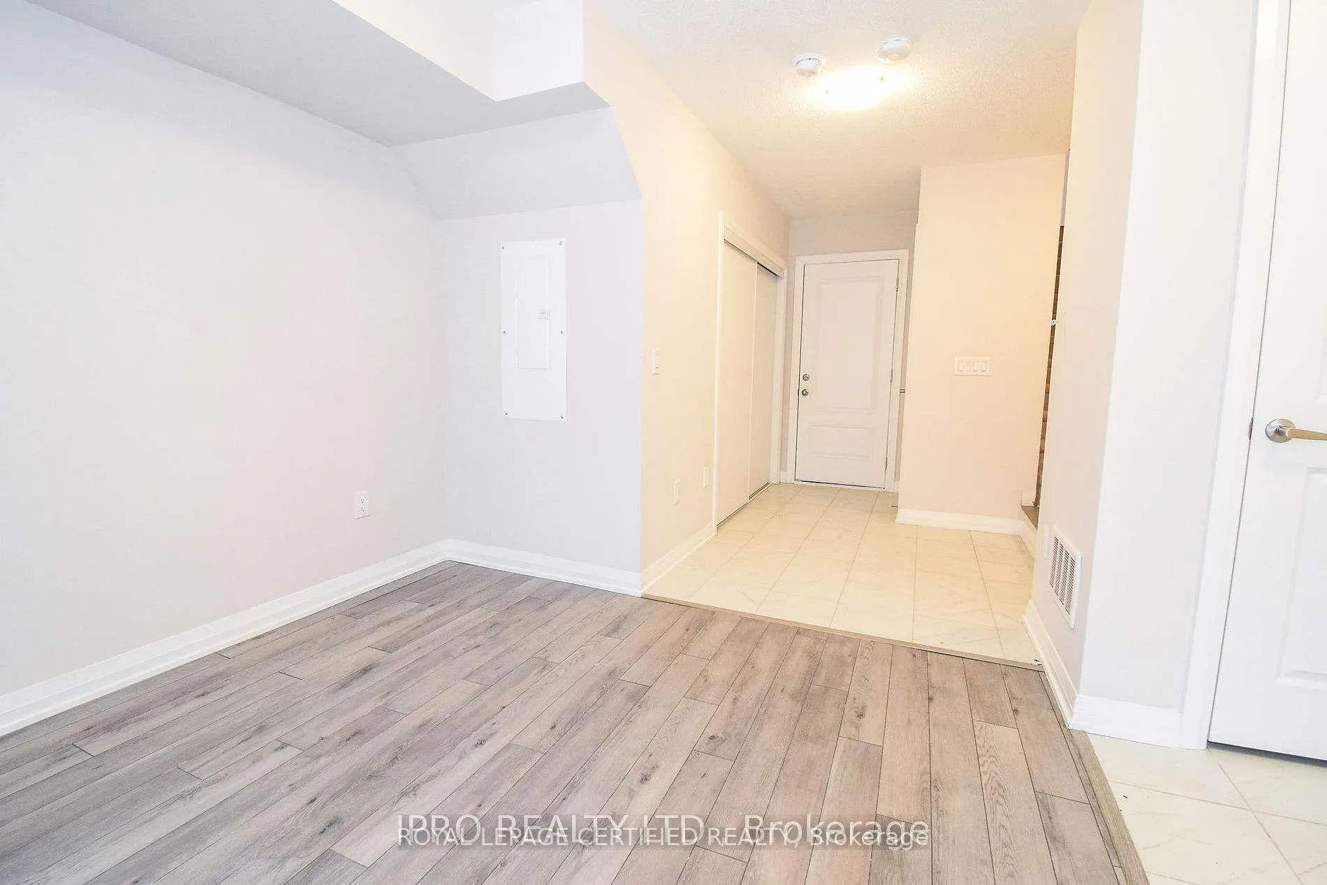Photo 5 of Unit 404, 585 Colborne Street E, Brantford — HOMEH