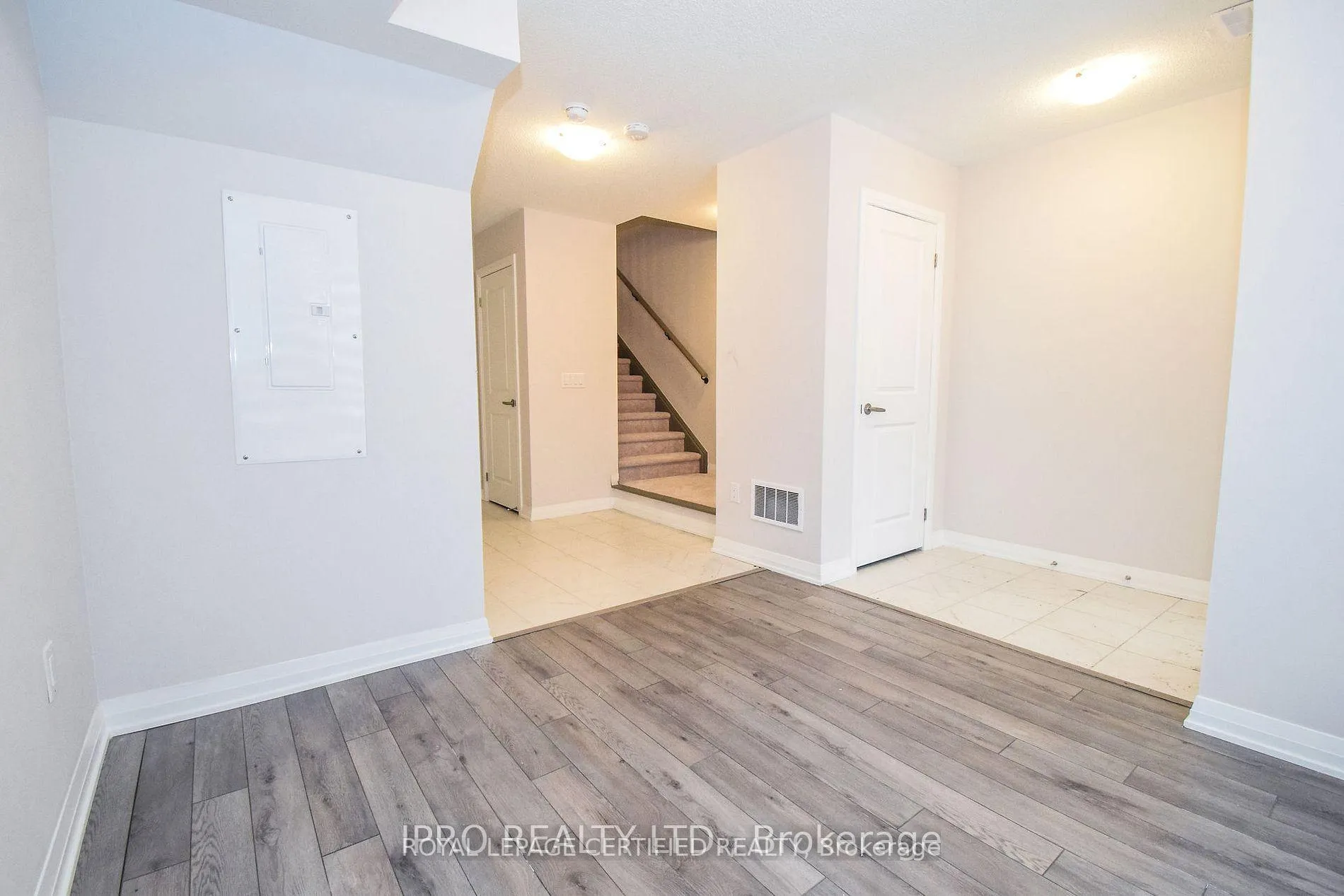 Photo 6 of Unit 404, 585 Colborne Street E, Brantford — HOMEH