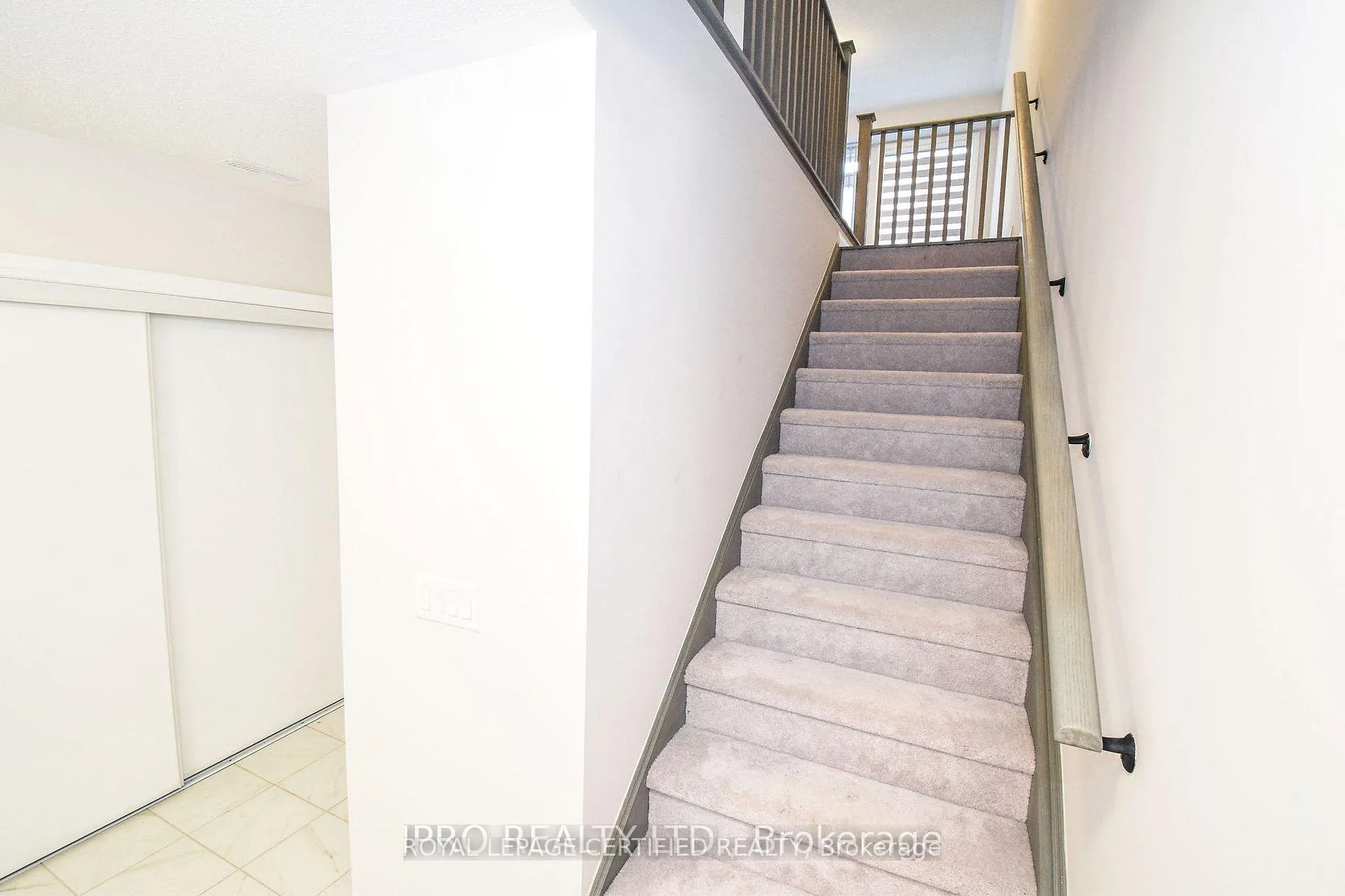 Photo 8 of Unit 404, 585 Colborne Street E, Brantford — HOMEH