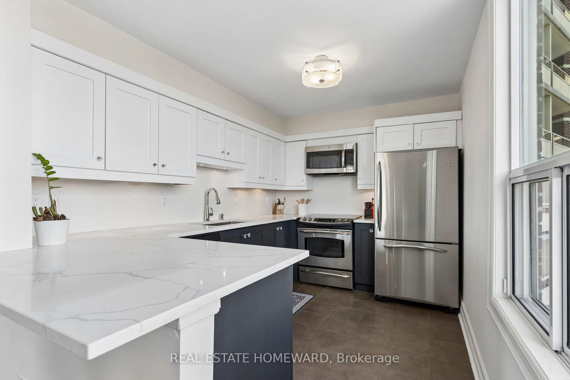 Photo 15 of Unit 1208, 980 Broadview Avenue, Toronto, Broadview North — HOMEH
